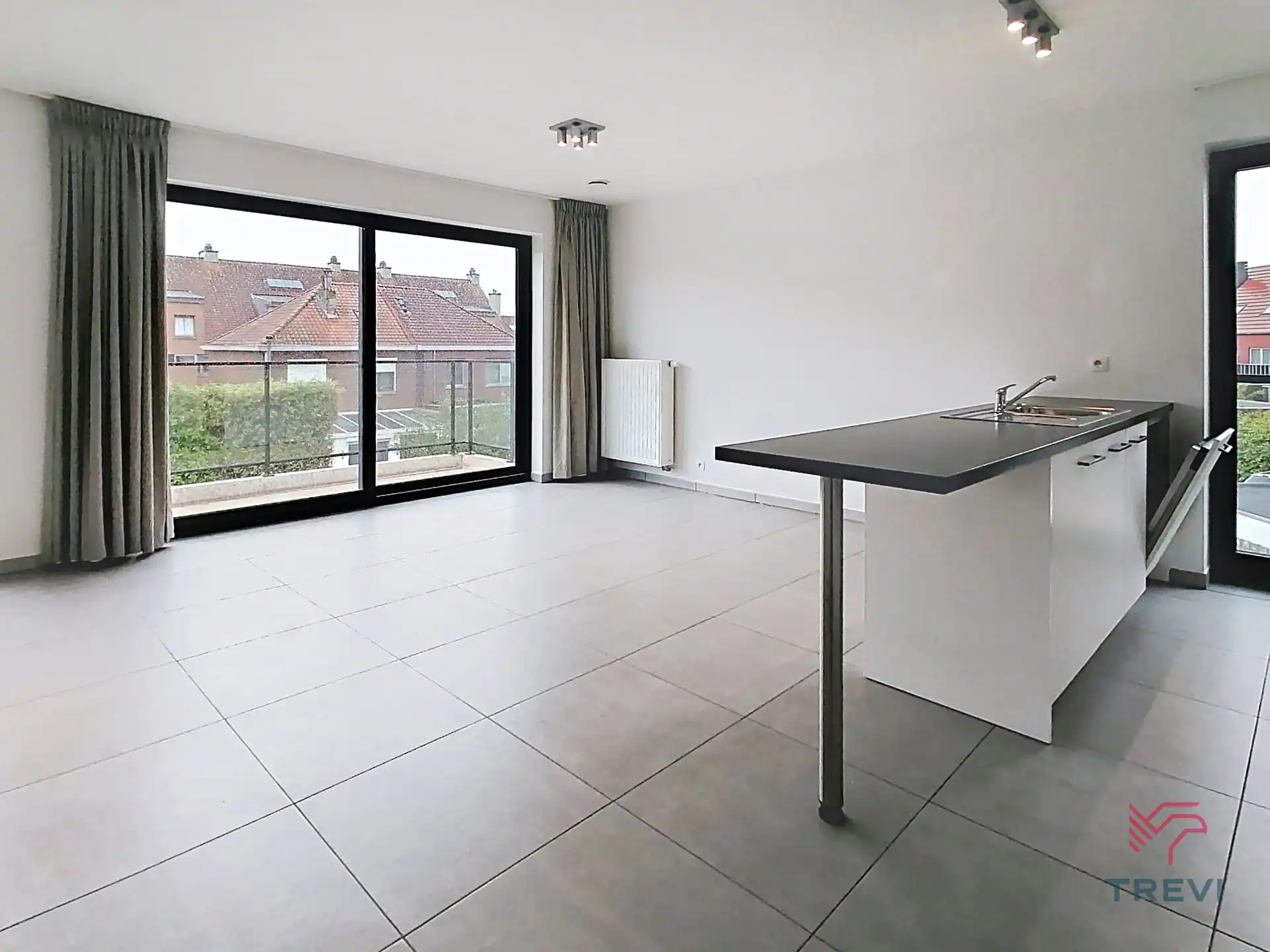 Mooie 2-slaapkamer ONMEUBILEERD appartement foto 4