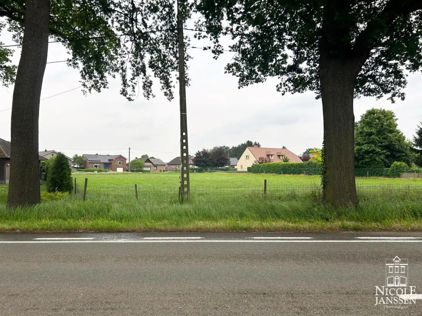 Zeer mooi en ruim perceel  foto 3