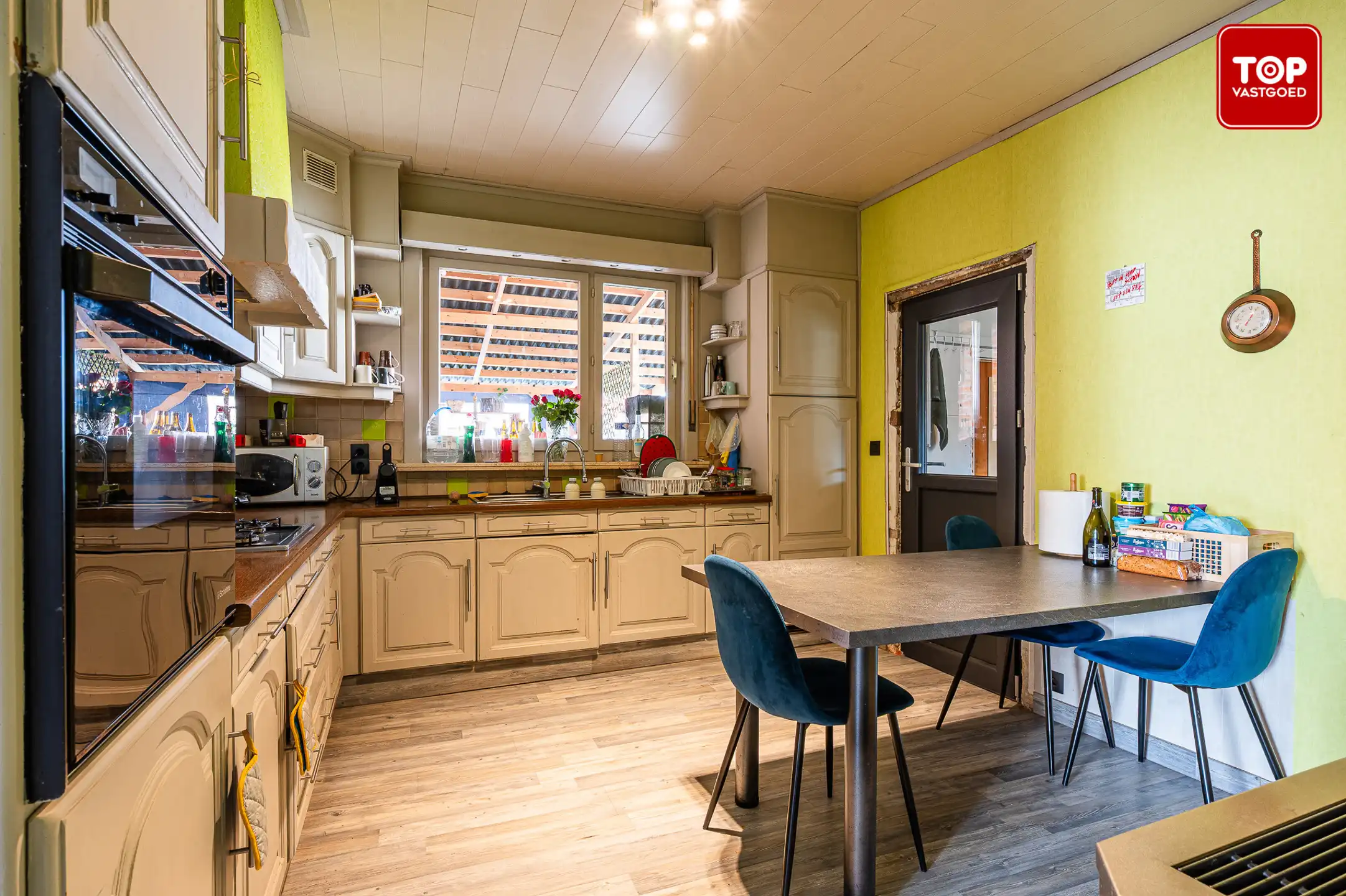 Landelijk gelegen woning met veel potentieel foto 2