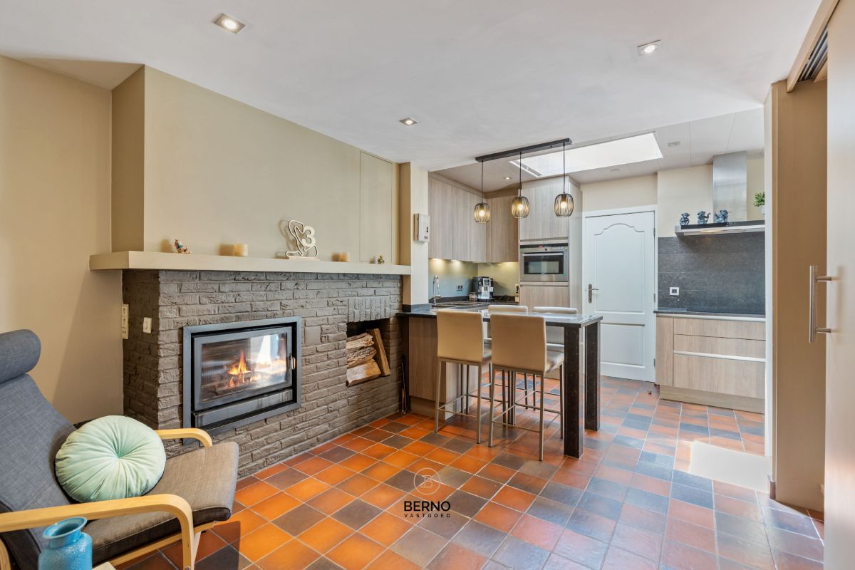 Instapklare rijwoning met 3 slaapkamers, ruime garage en zongerichte tuin. foto 4
