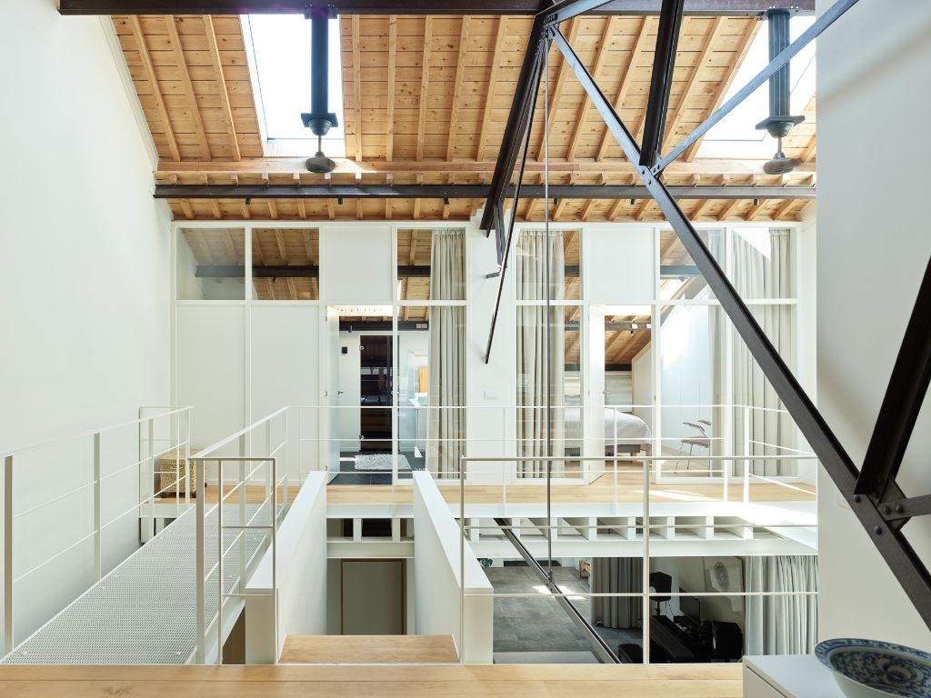 Luxueus en tijdloos – Exceptionele loft met 2 slaapkamers (mogelijkheid tot 3), ontworpen door ‘Plano Architecten’, in een beschermd gebouw met een rijkelijke industriële voorgeschiedenis. foto 2