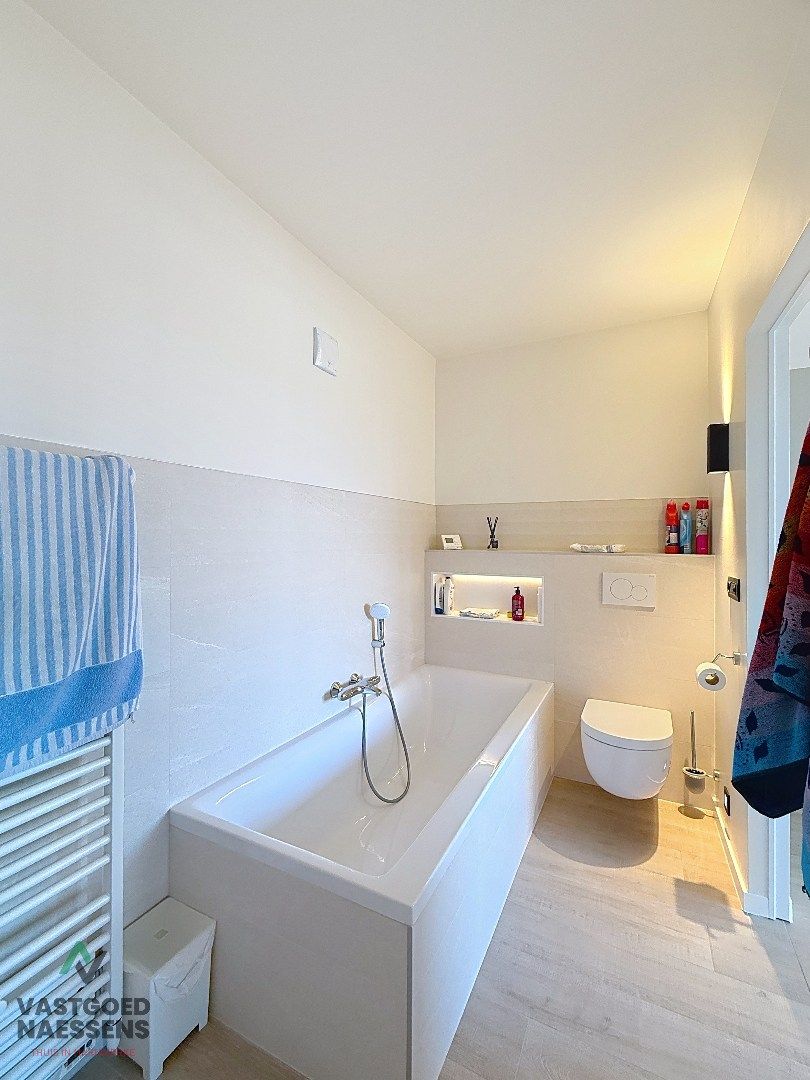 SCHITTEREND VERNIEUWD 3 SLPK APP MET ZICHT OP ZEE EN TERRAS foto 28