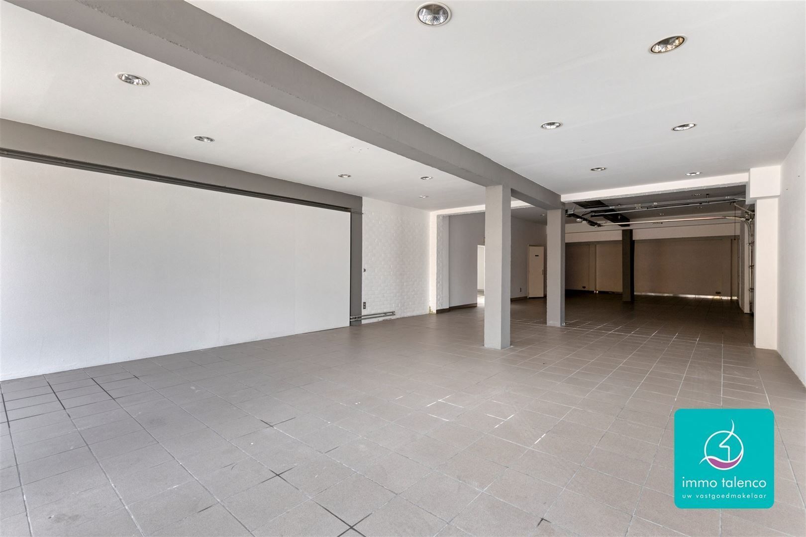 Showroom / loods / kantoorruimte / winkel op 6 a 15 ca - 565 m² foto 10