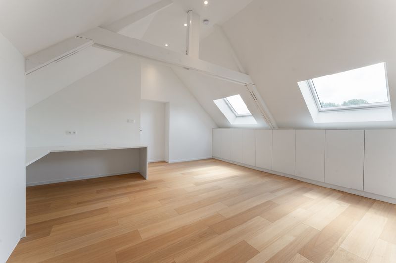 Rumbeke-'t Sterrebos. TWEEGEVEL-VILLA met hoogstaande afwerking, verfijnd interieur en ruime leefruimte. 3 slaapkamers en 2 badkamers. Exclusief mooi aanbod / uistekende ligging ! foto 16