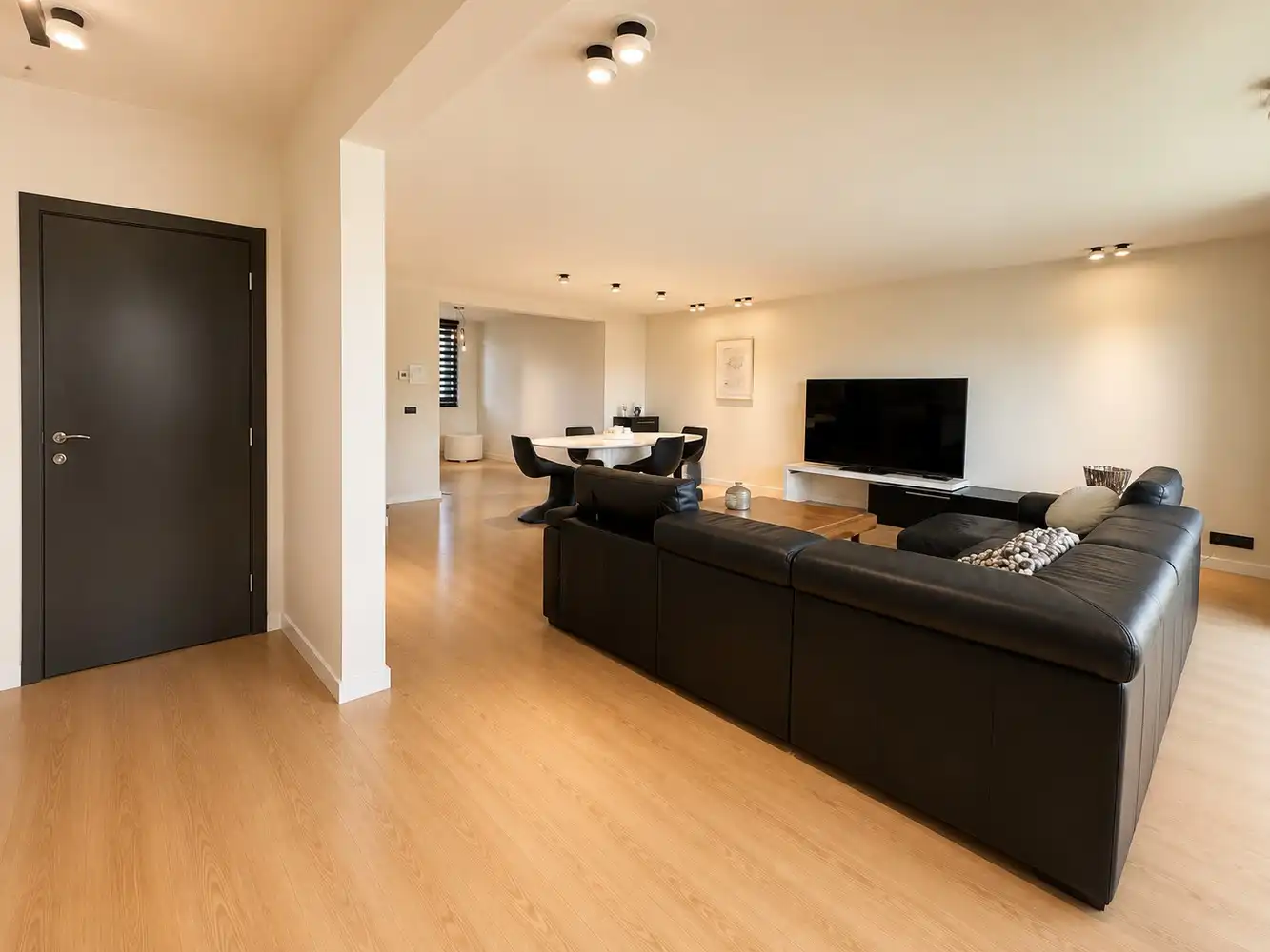 Exclusief wonen in het hart van Zutendaal – 170 m² wooncomfort met splinternieuwe designkeuken foto 2
