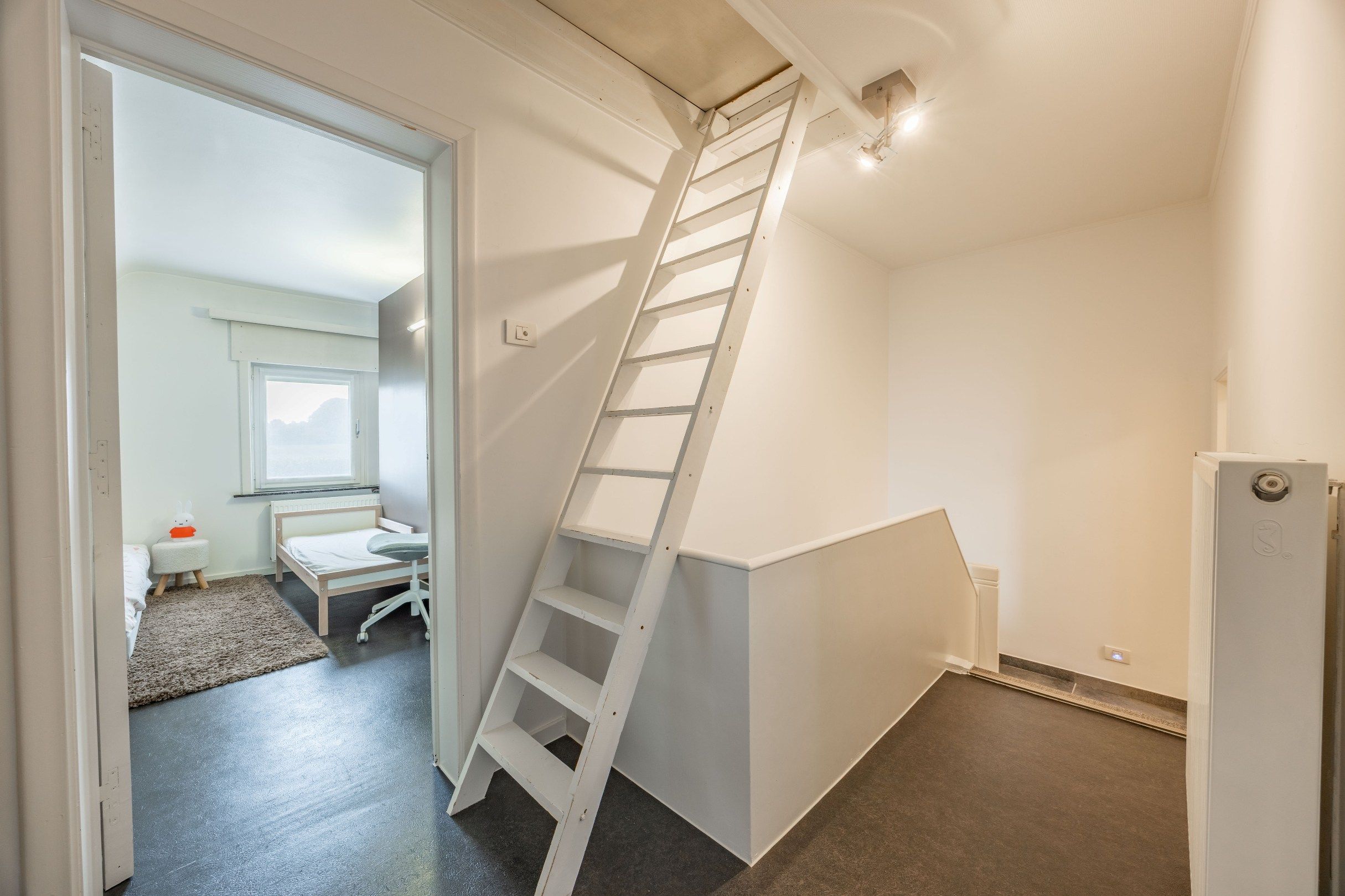 INSTAPKLARE GEZINSWONING MET GARAGE foto 25