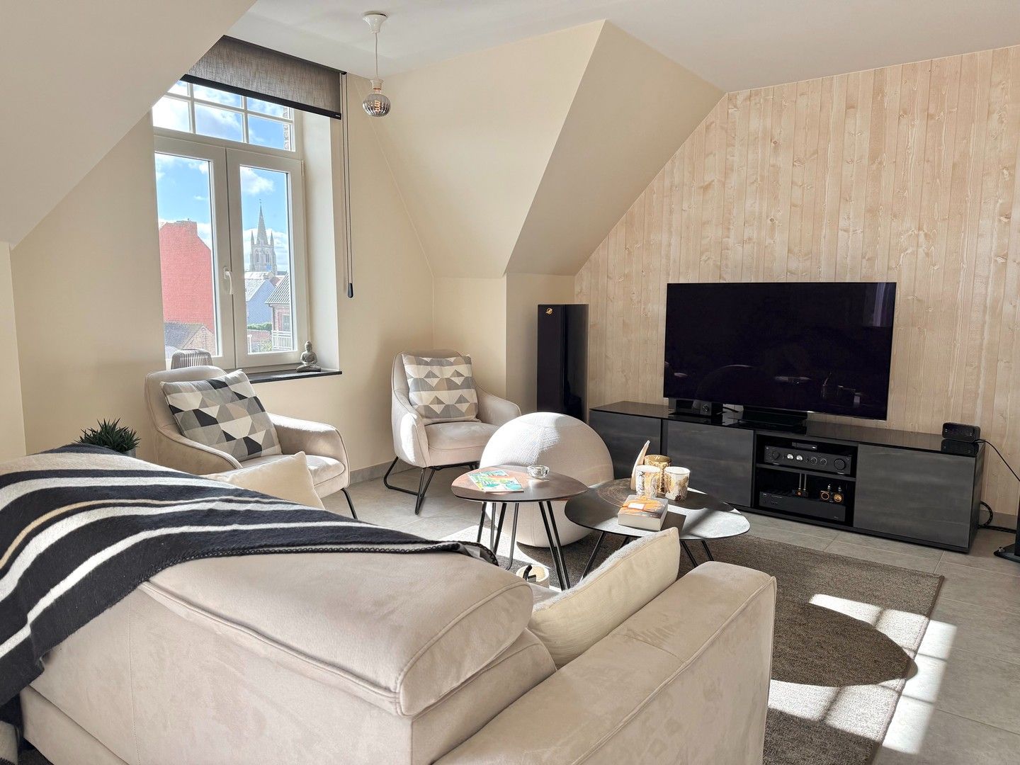 Ruim 3-slaapkamer appartement te Nieuwpoort-stad. foto 2