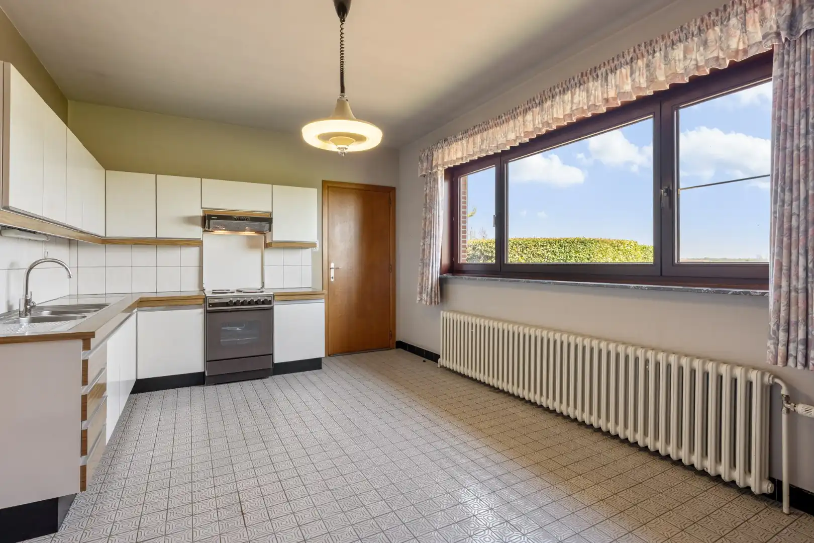 Gelijkvloerse gezinswoning op een ruim perceel van 9a51ca op een rustige locatie met uitzicht op achterliggende weilanden!  foto 11