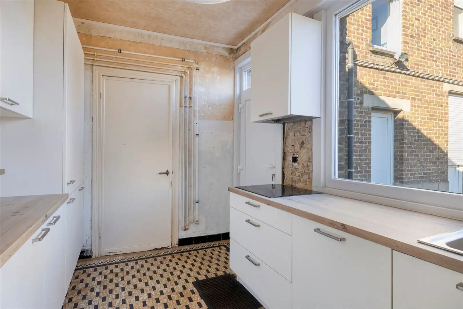 Deel te renoveren woning in deelgemeente Petegem foto 9