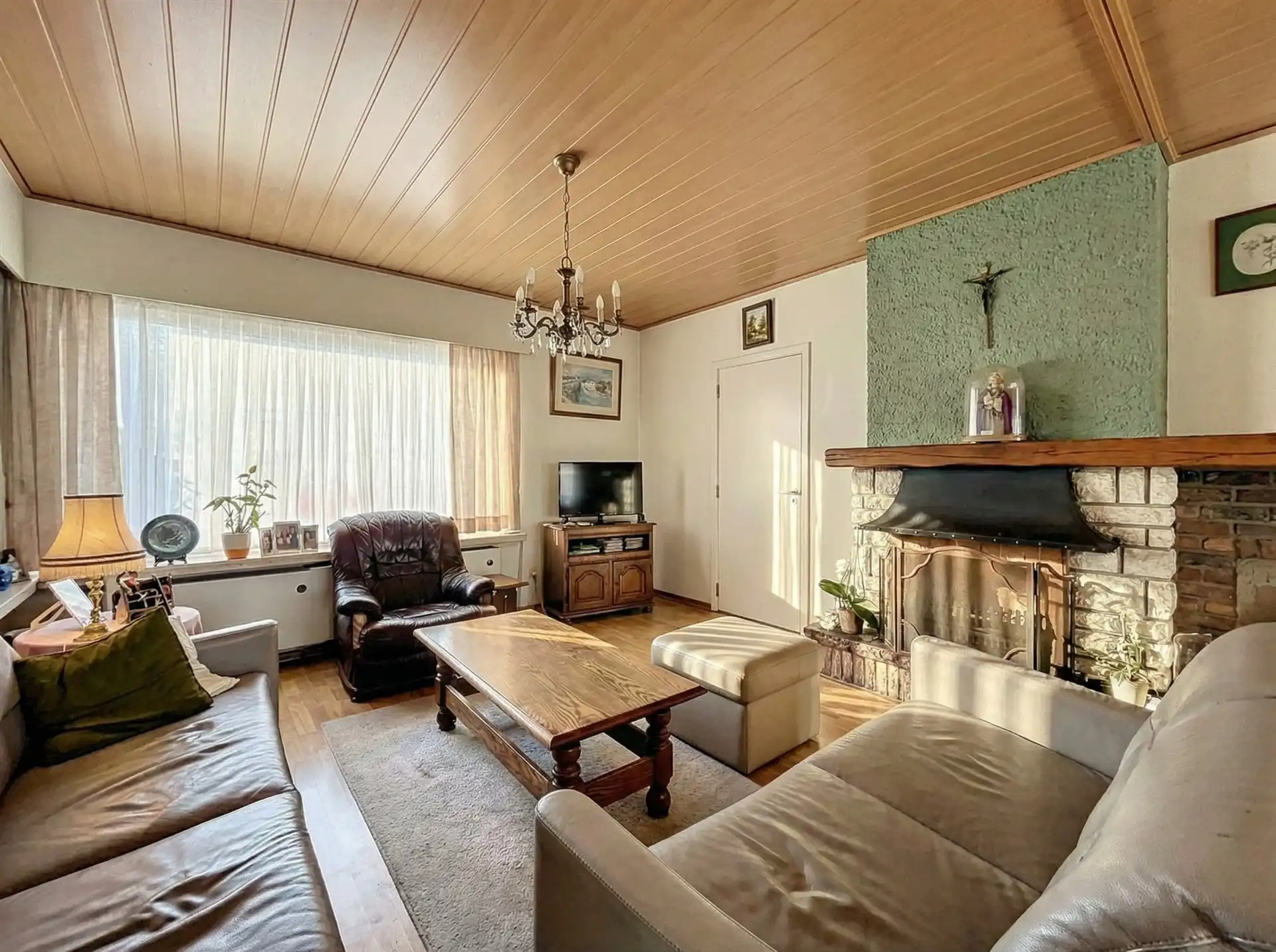 Gezinswoning met garage op perceel van 900m² met weids uitzicht! foto 5