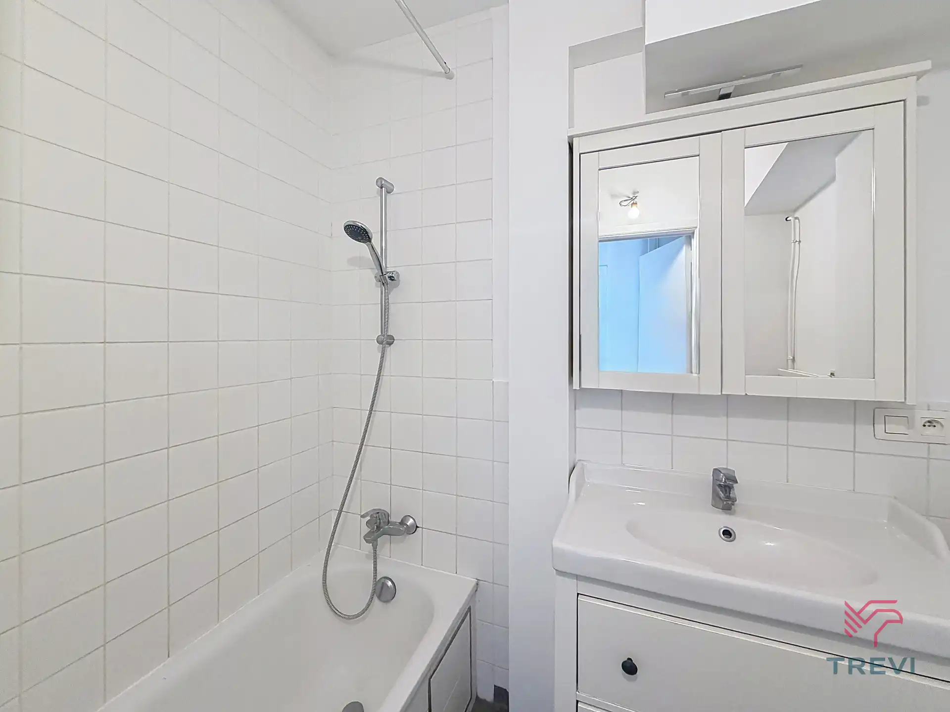 Mooi, gerenoveerd appartement met 2 slaapkamers foto 7