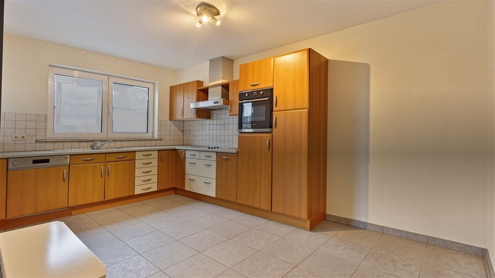 Handelspand (103 m²) met woonst met 3 slaapkamers (169 m²) foto 18