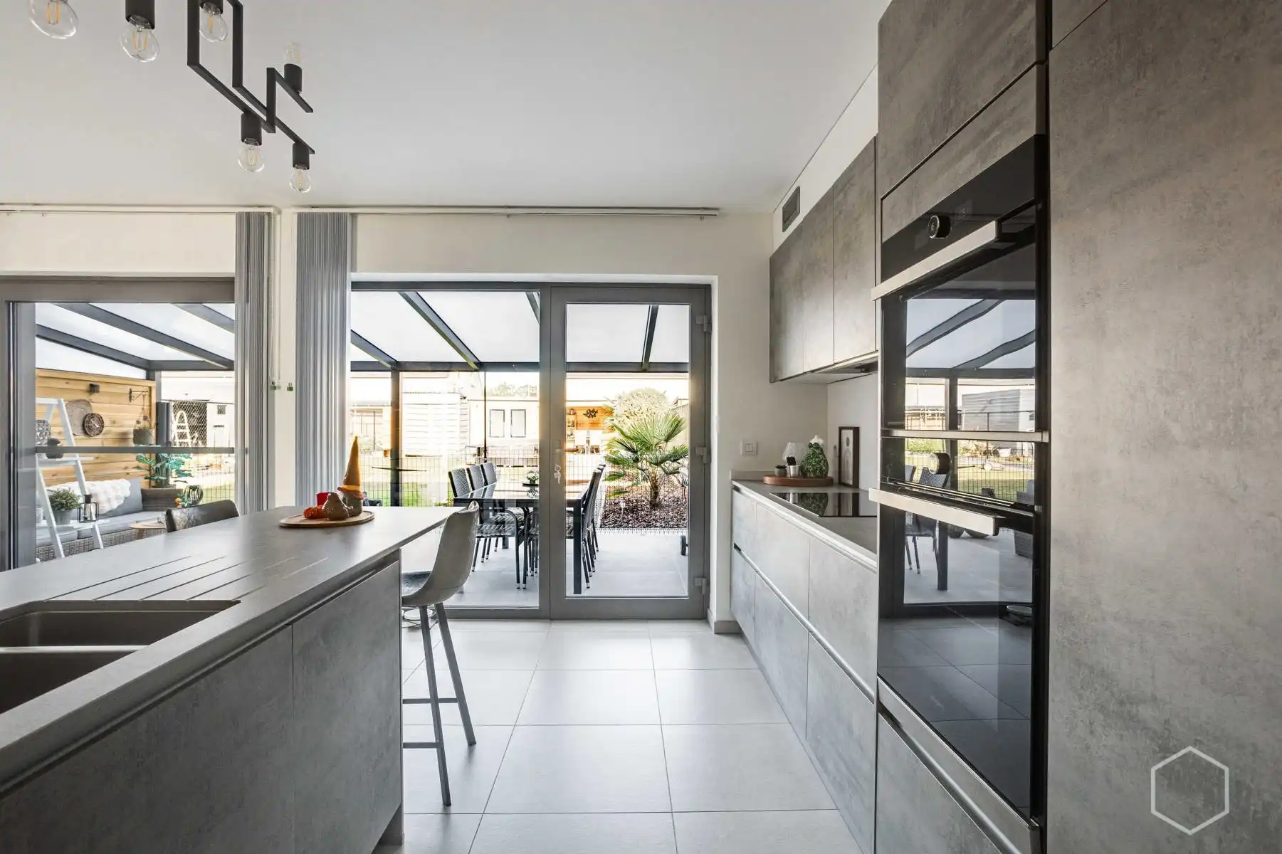 Recente HOB 2021 met 3 slaapkamers, garage en zonnige tuin foto 10