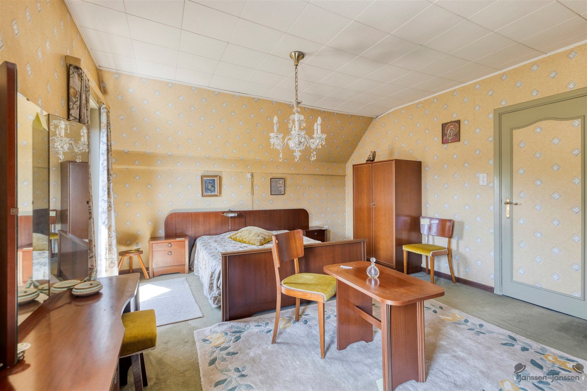 Karaktervolle gezinswoning met 5 slaapkamers en eindeloos potentieel te Leopoldsburg foto 14