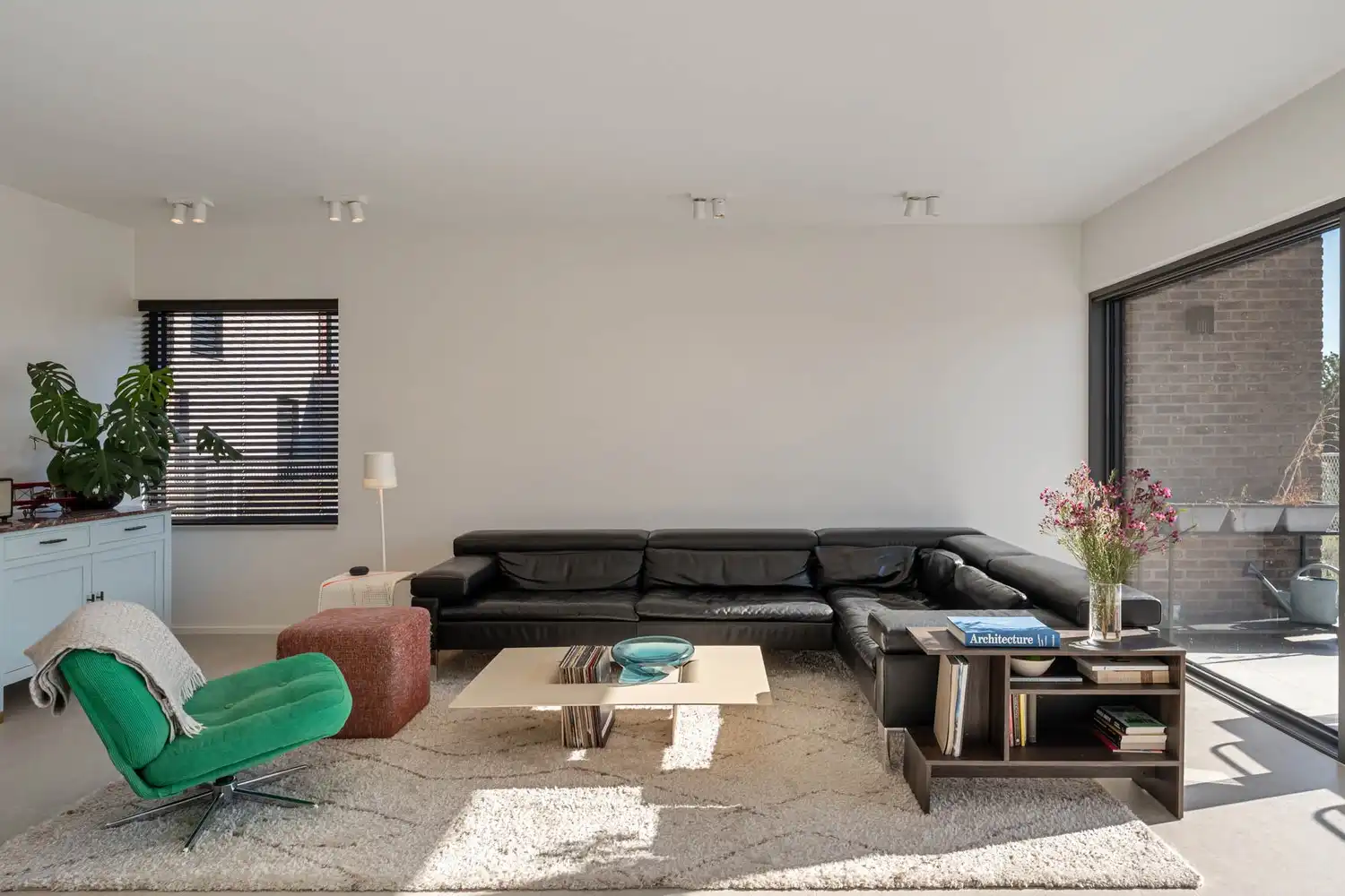 Mooi gerenoveerde woning met ruime kelder op een perceel van maar liefst 14a99ca, gunstig gelegen te Wezemaal. foto 9