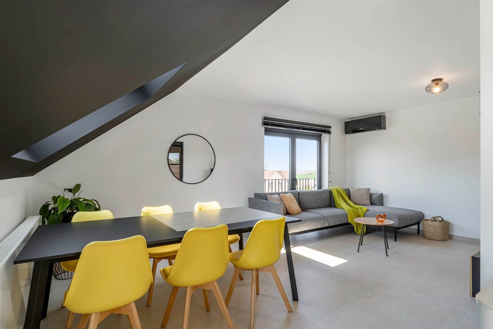Knap afgewerkt 2-slaapkamer appartement met standplaats vlakbij het centrum foto 6