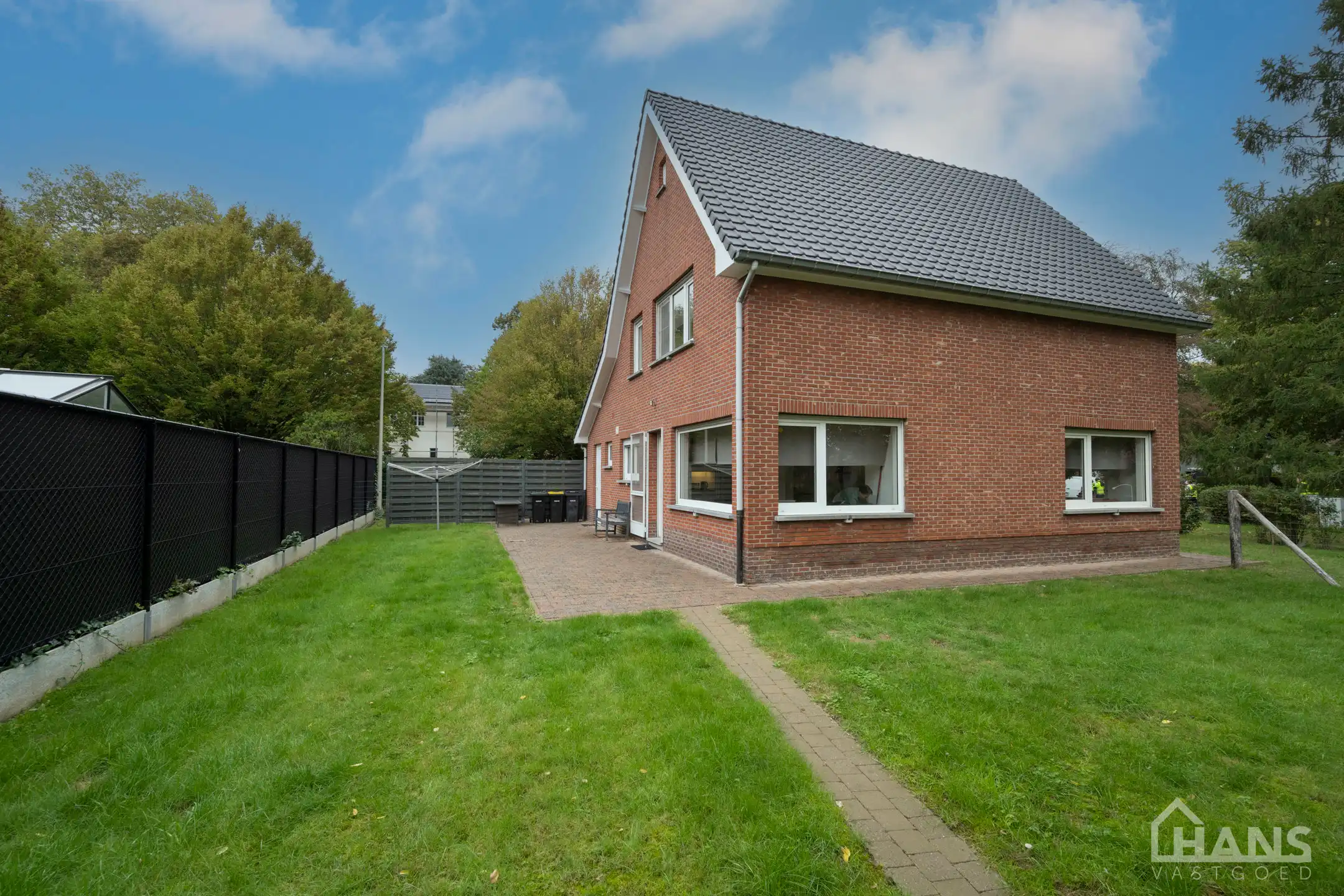 Vrijstaande woning met inpandige garage. foto 17