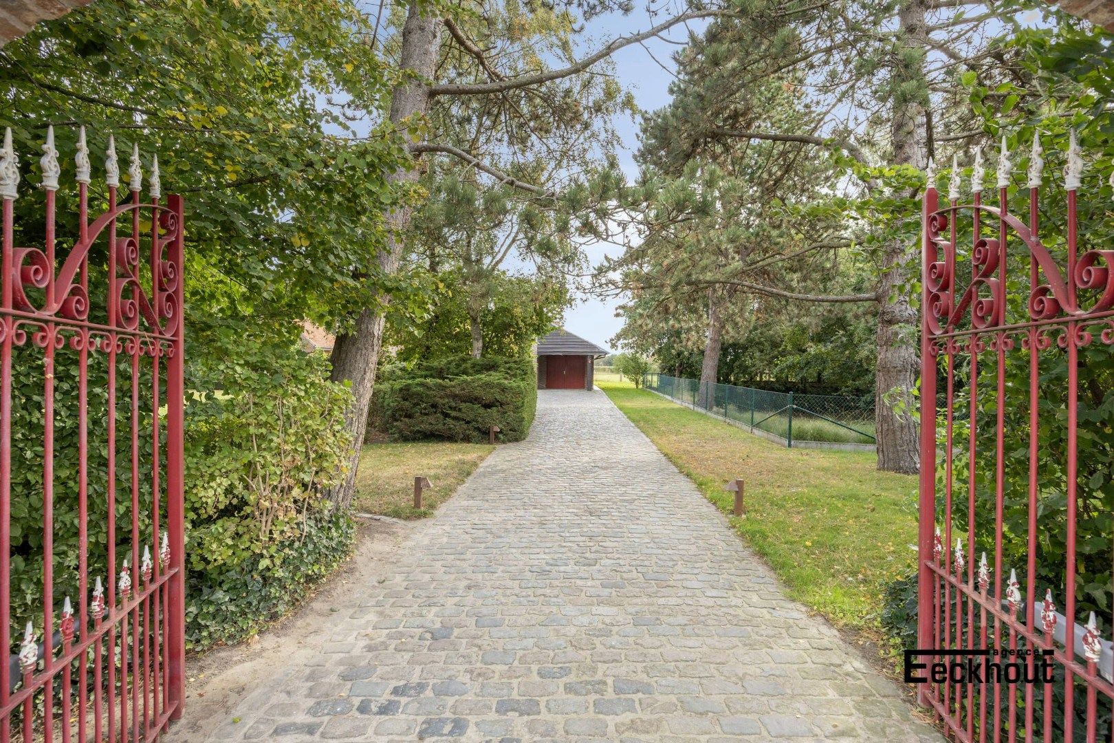 Charmant landhuis op een perceel van  29323m²  foto 19