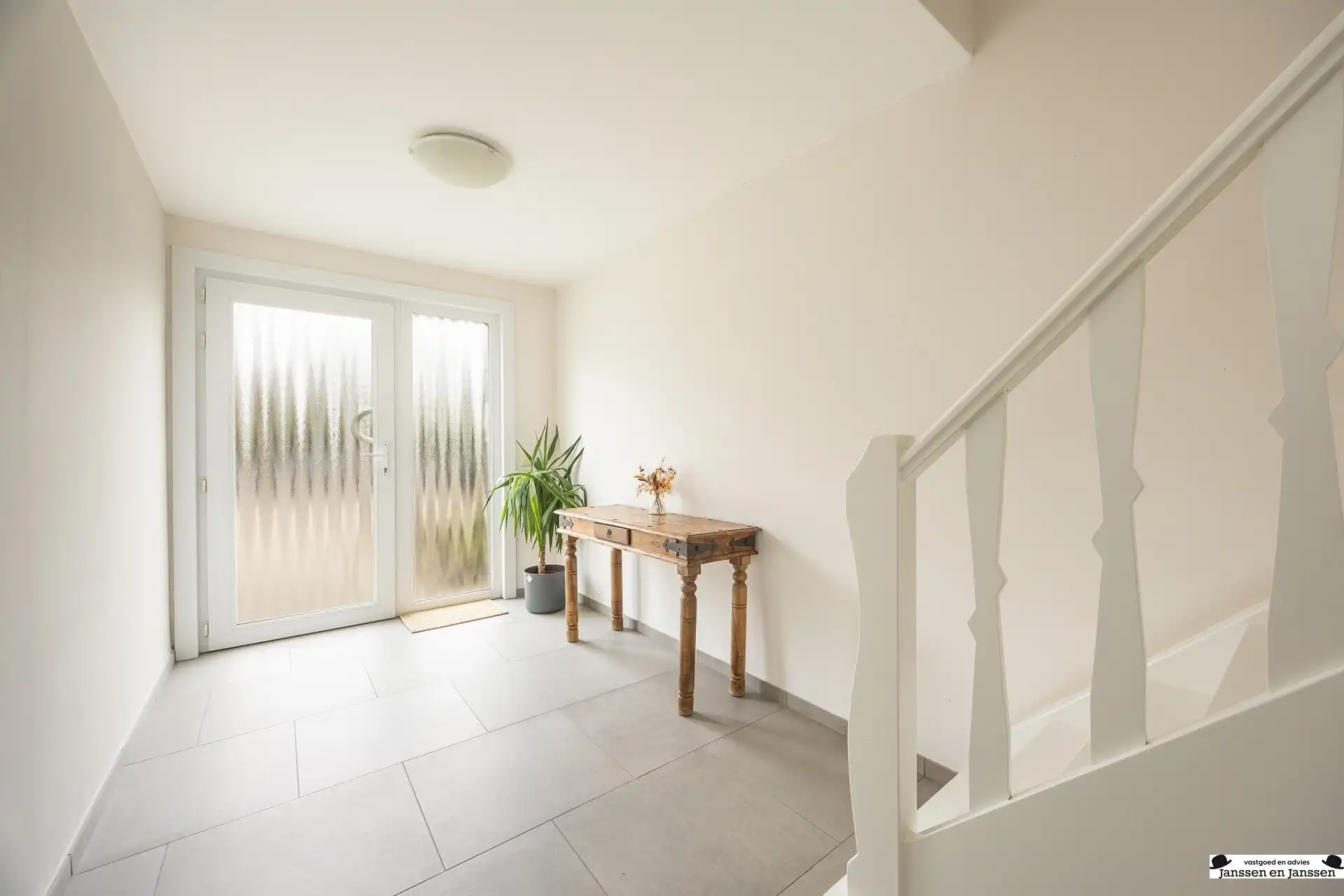 Instapklare bel-etagewoning met 3 slaapkamers, garage en zonnige tuin in Ekeren-Donk foto 2