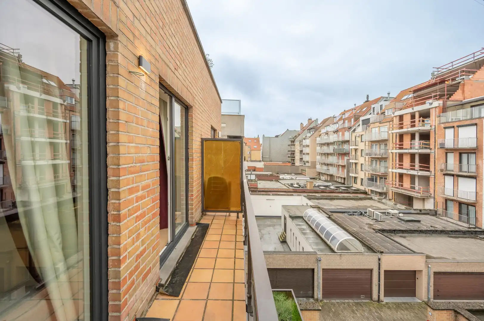 Prachtig gerenoveerd appartement nabij het centrum en de zee met open zichten. foto 25