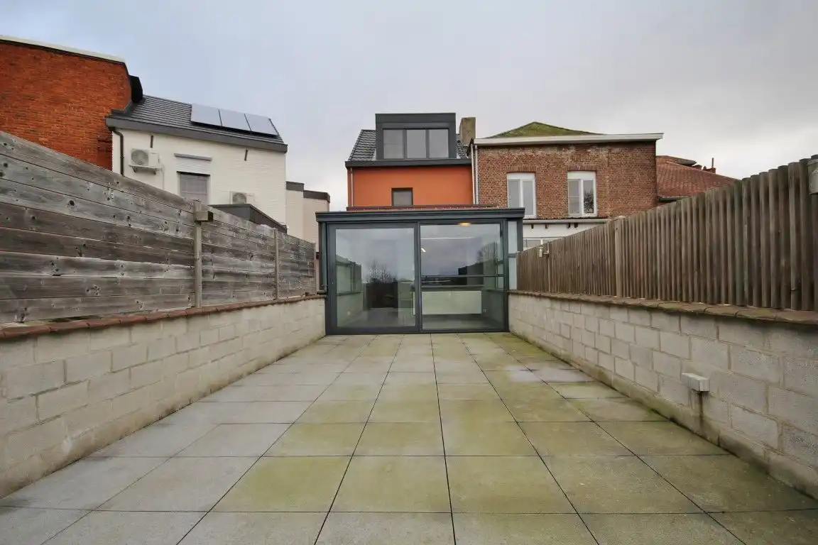 Zeer ruime woning net buiten het stadscentrum! foto 18