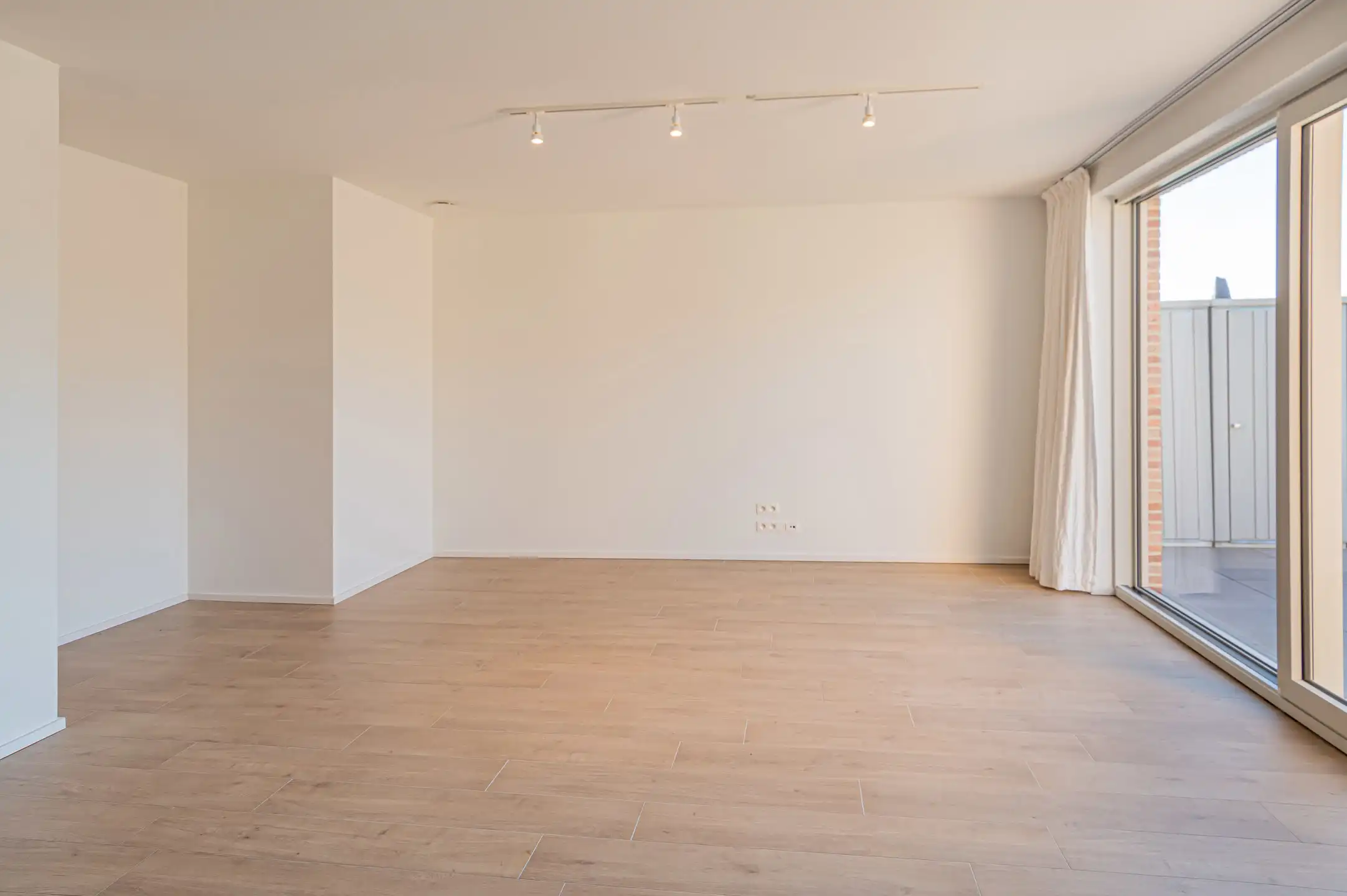 Modern en ruim 1 slpk app met zonnig terras en staanplaats! foto 5