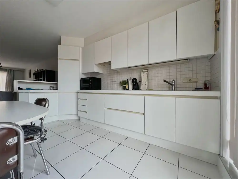 Ruim en lichtrijk app. met 2 slpks in hartje Torhout foto 4