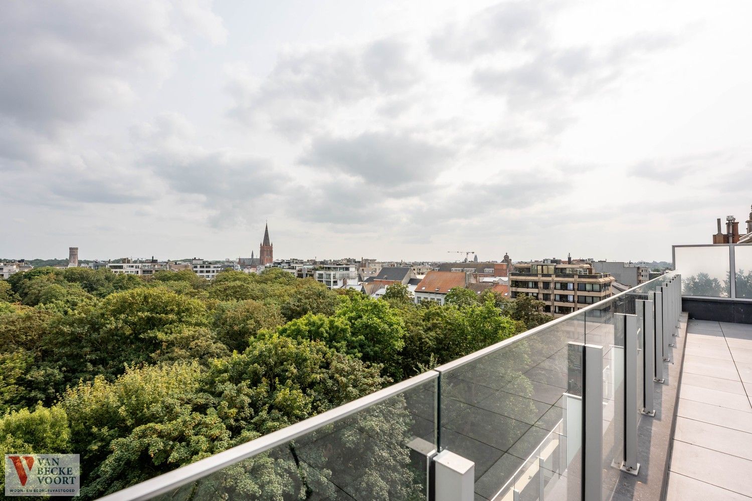 Weelderige penthouse met zicht op Leopoldpark foto 4