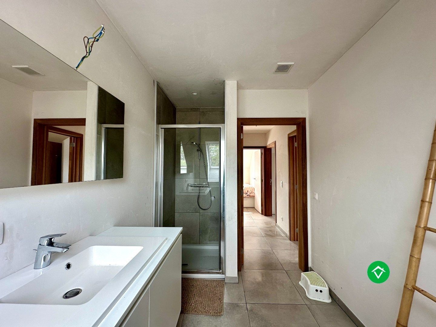 Moderne en lichtrijke nieuwbouwwoning met drie slaapkamers te Handzame (Kortemark) foto 11