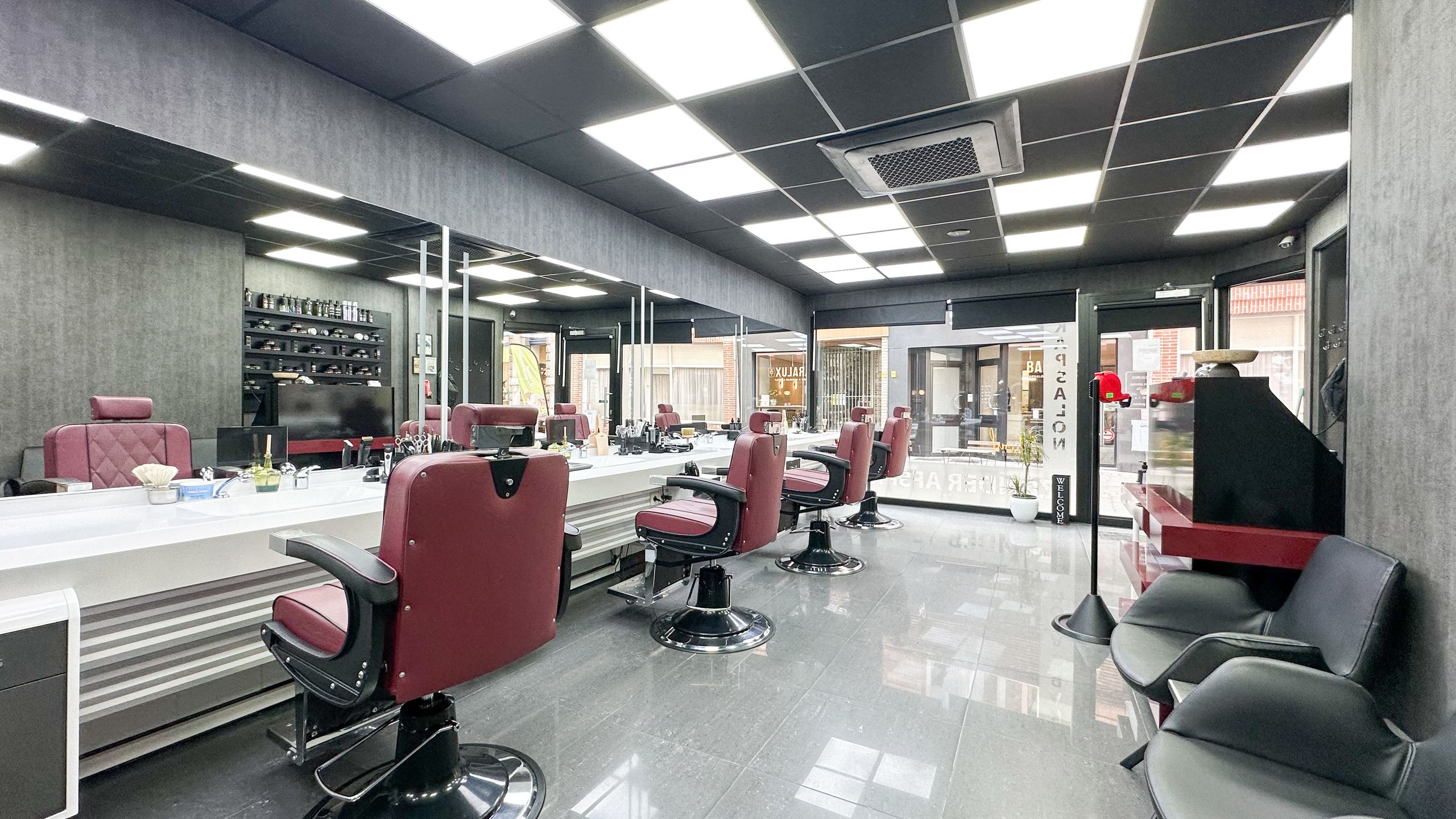 Vernieuwde Kapperszaak op topligging in het Hart van Diest! foto 7