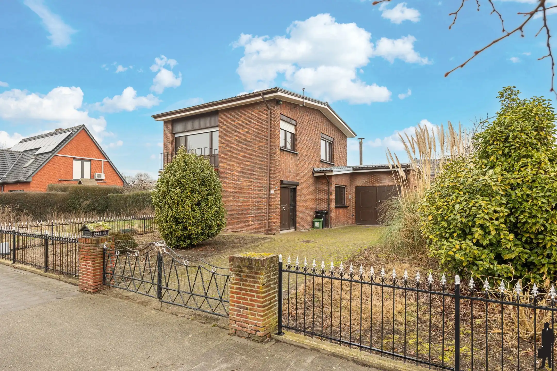 Vergund renovatieproject met veel potentieel op topligging foto 2