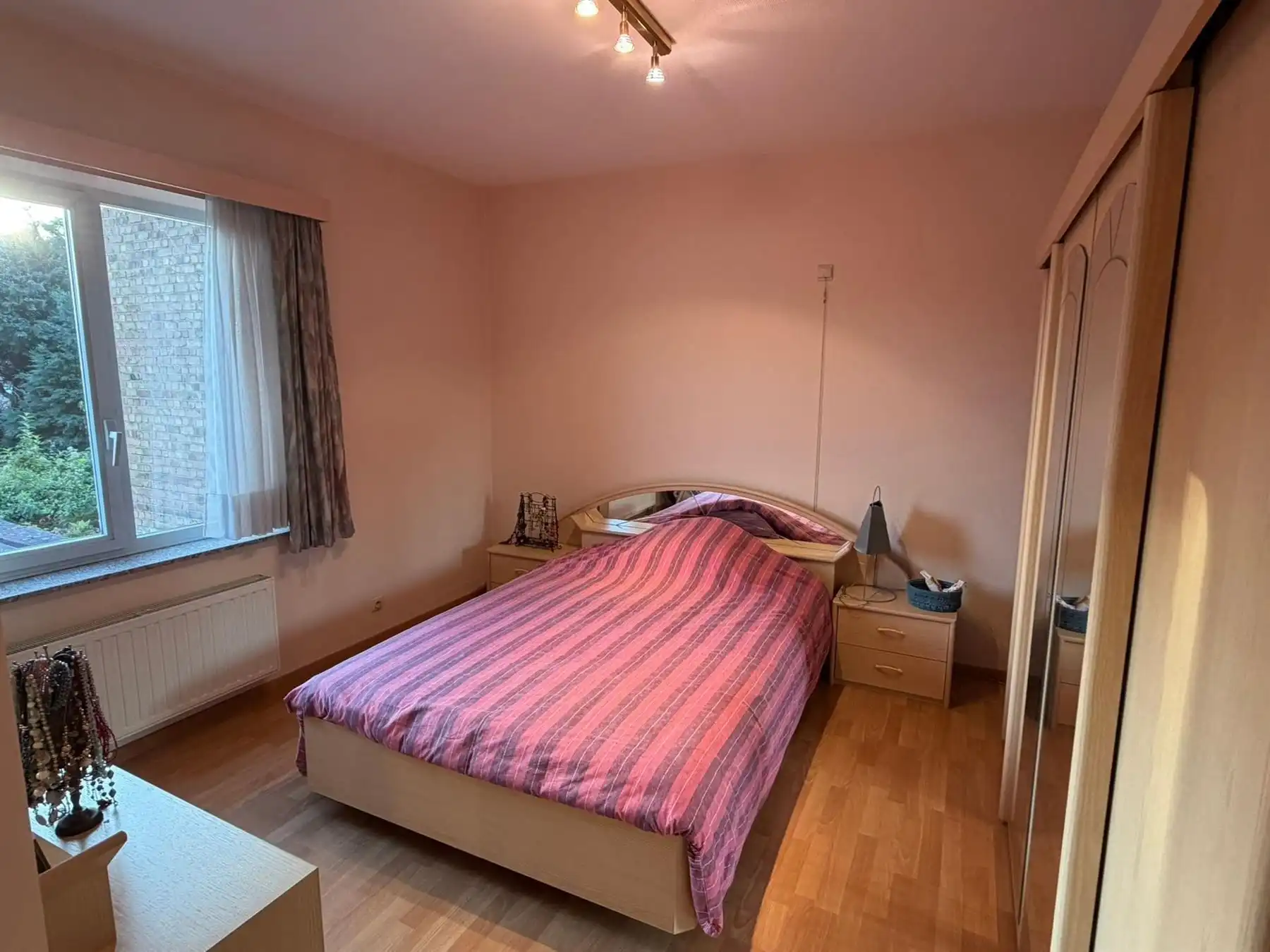 Centraal gelegen appartement met 2 slaapkamers en garage foto 8