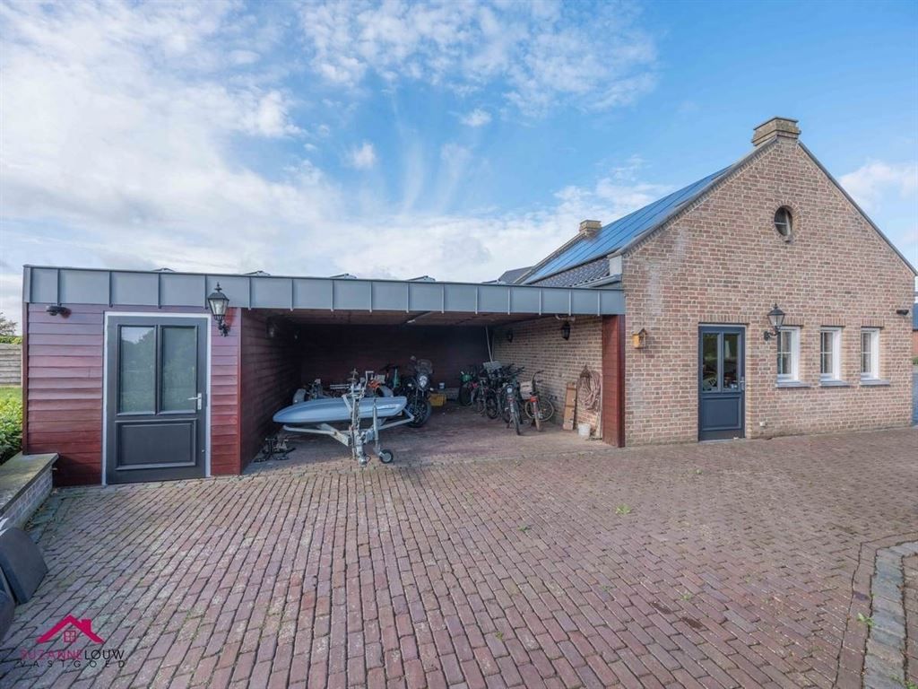 Landelijke villawoning met dubbele vrijstaande garage foto 6