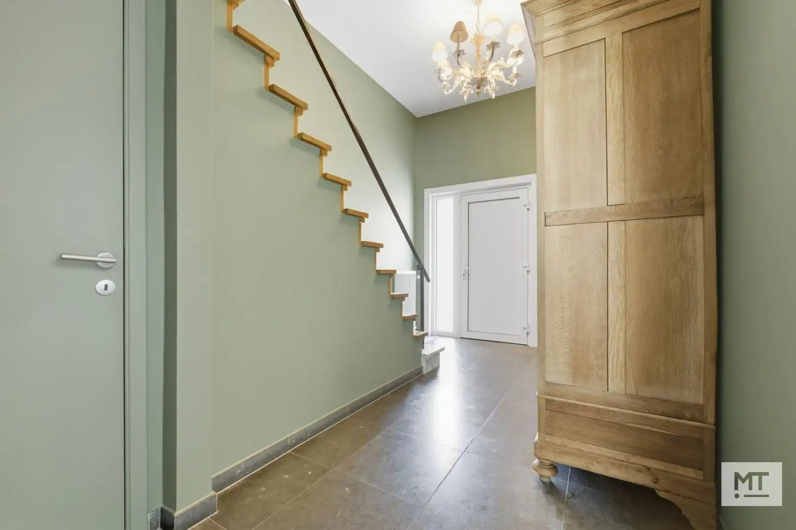 Ruime, instapklare woning met loods in het centrum van Wervik foto 8