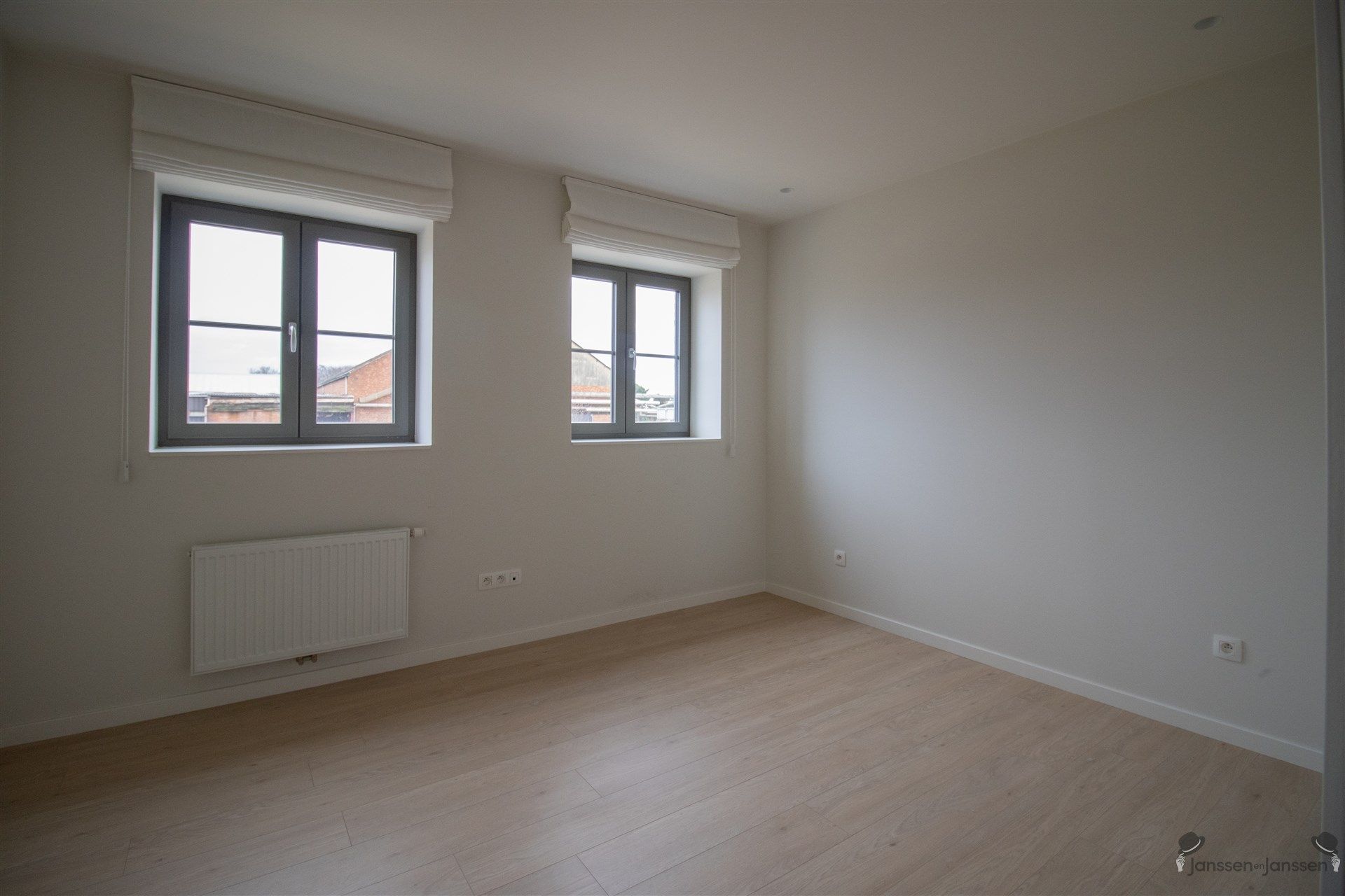 Rustig gelegen recente woning met min. 4 slaapkamers op 470 m².  foto 14