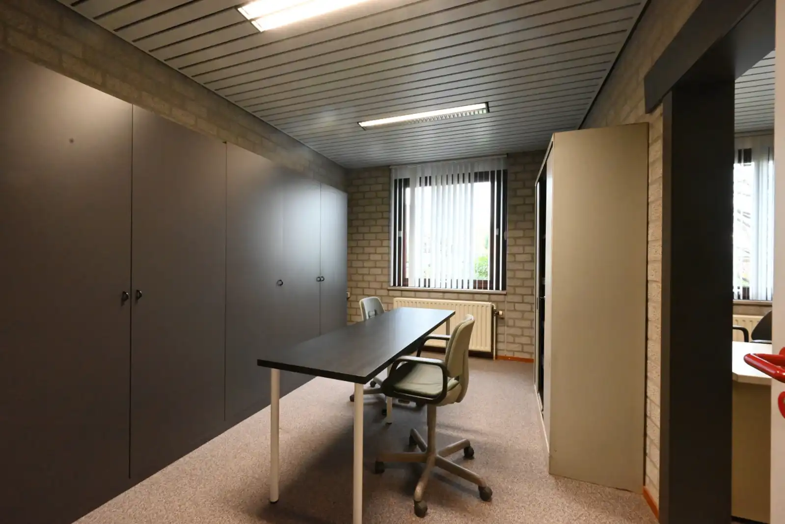 Praktijk-/ kantoorruimte op een commerciële locatie! foto 5