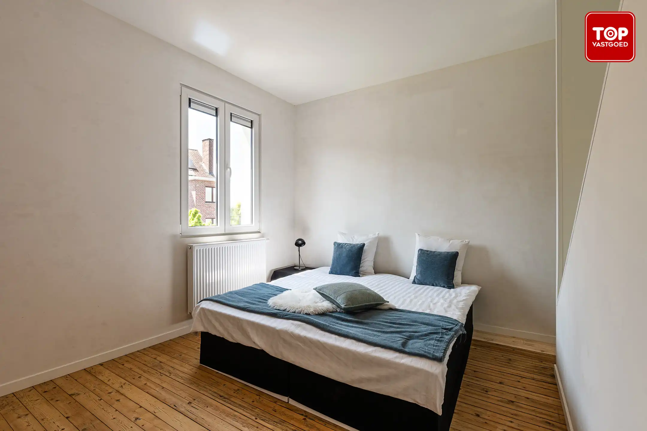 Instapklare, totaal gerenoveerde woning op toplocatie! foto 13