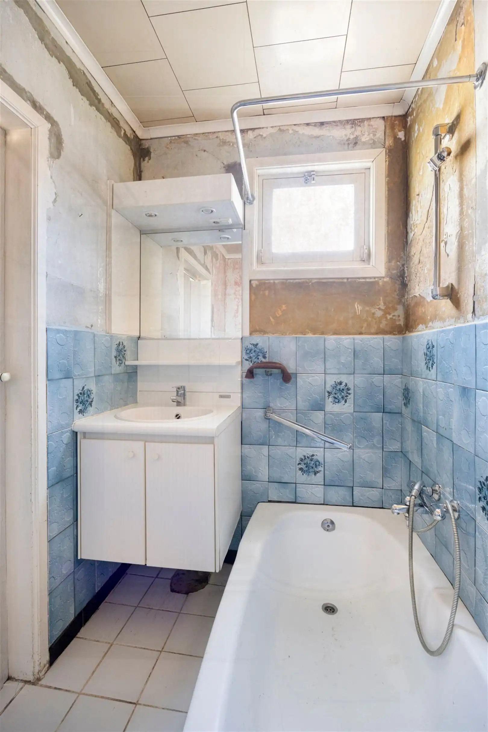 Deel te renoveren woning in deelgemeente Petegem foto 10