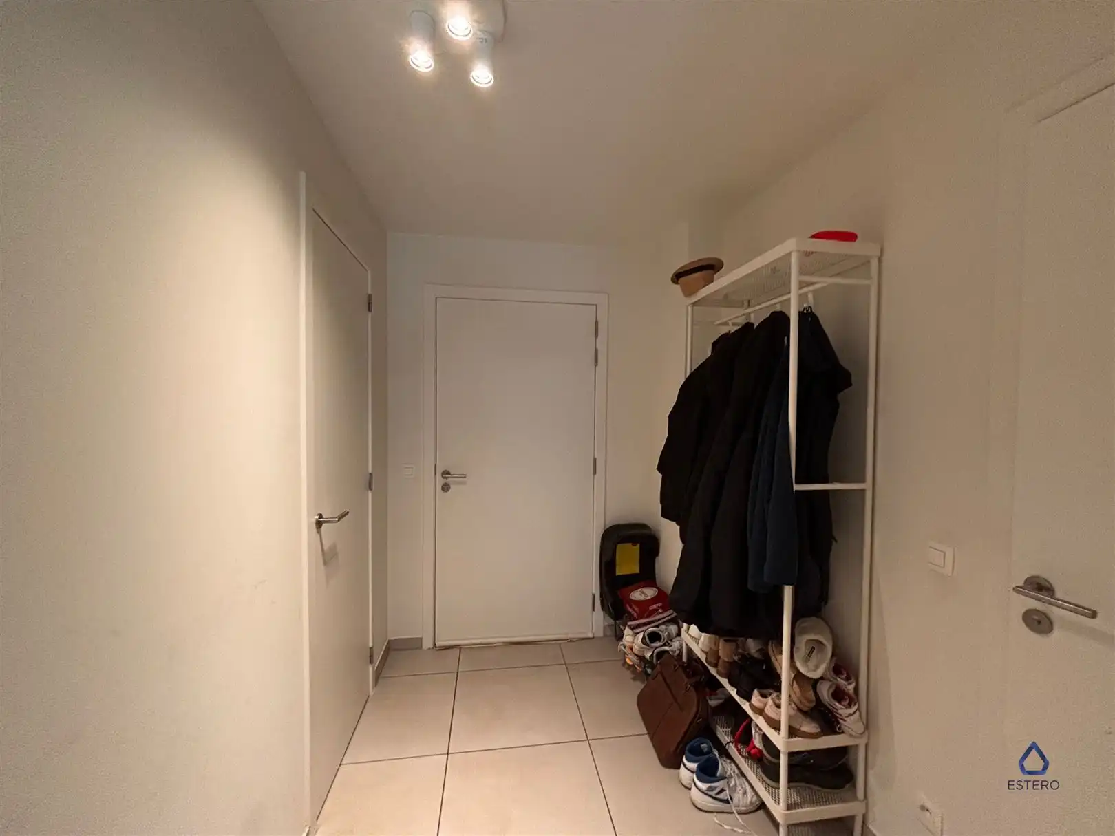 Modern 2-slaapkamerappartement met terras en zicht op groen foto 11