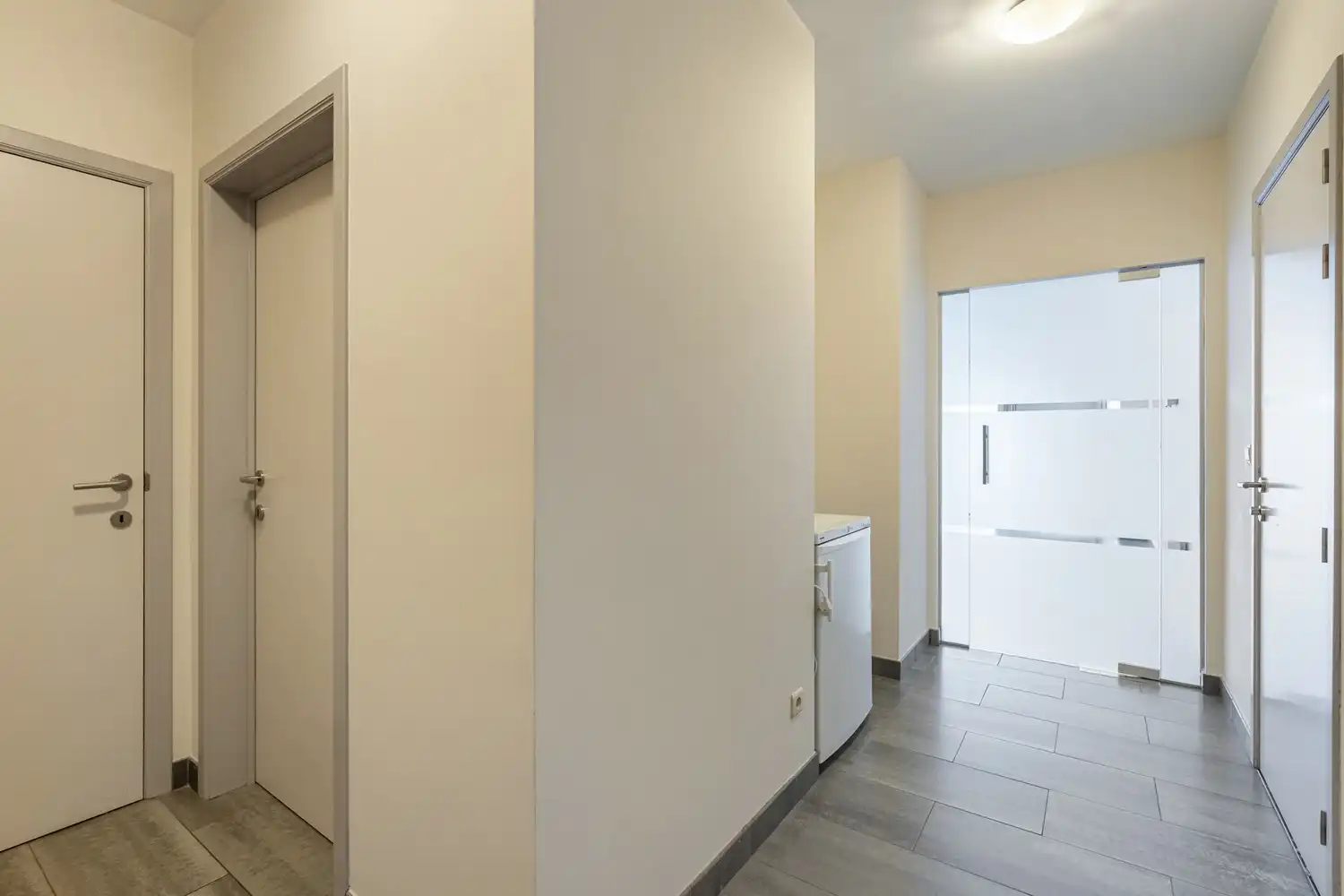 Centraal gelegen en energiezuinig(B-label) appartement met 2 slaapkamers, een terras en een kelder nabij het UZ Gasthuisberg te Leuven! foto 2