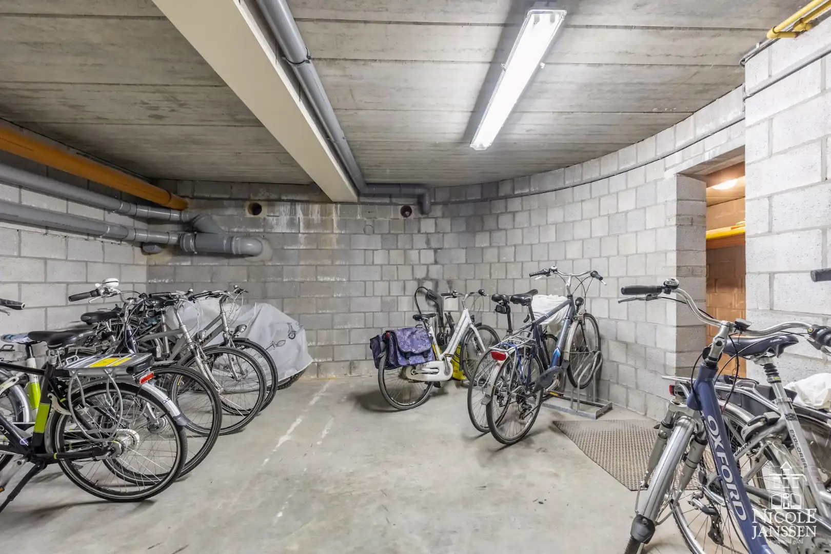 Zeer centraal gelegen en ruim ingedeeld duplex-appartement met mooi terras en garage foto 23