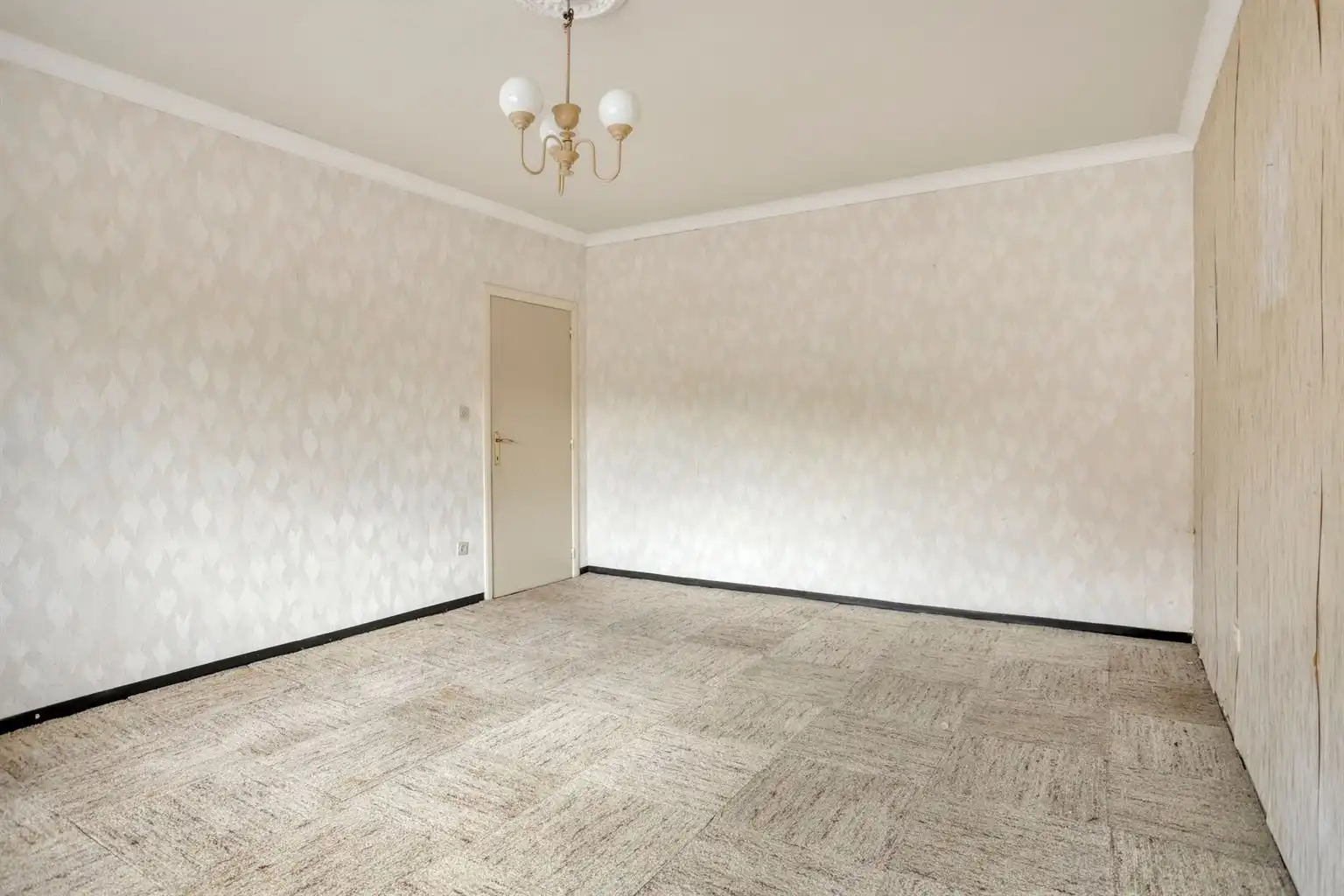 Charmante, gelijkvloerse woning met 3 slaapkamers, vrijstaande garage en uitzonderlijk ruime, zuidgerichte tuin op een prachtig perceel van 21a38ca in Oudsbergen. foto 16