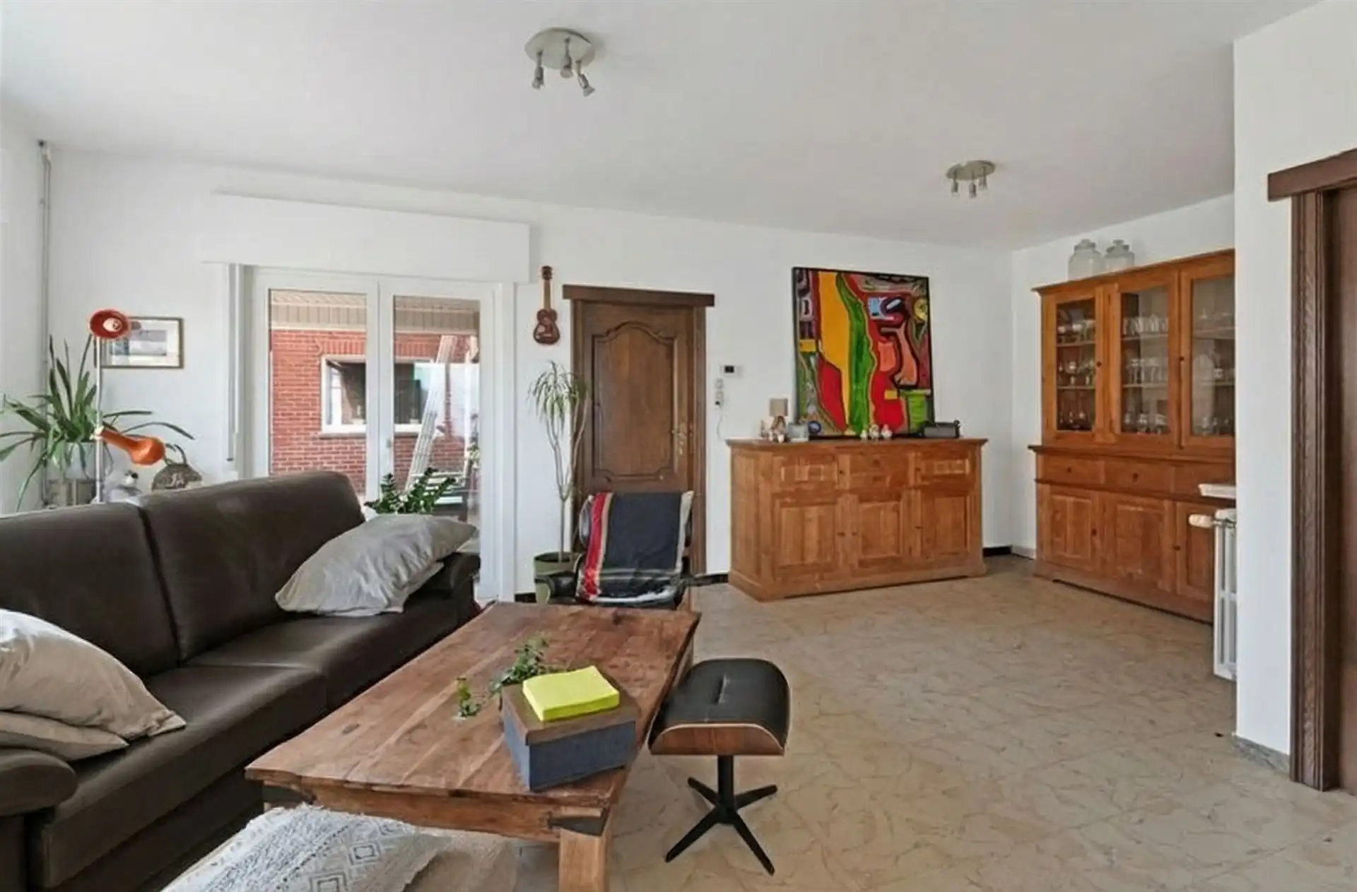 Ruime geziswoning met dubbele garage foto 4