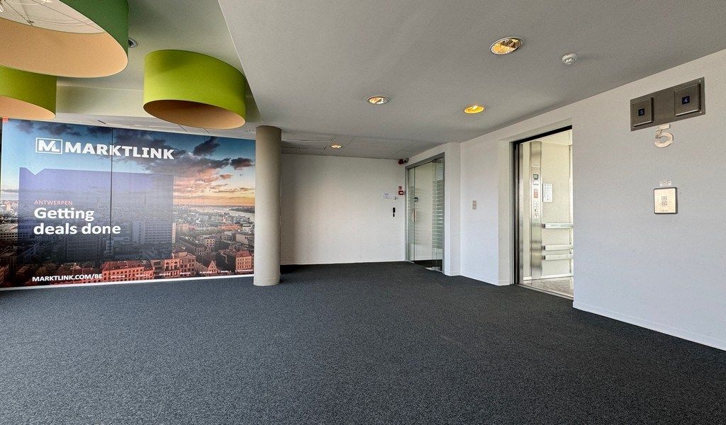 Commerciële kantoorruimte te huur in Antwerp Gate I te Berchem foto 3