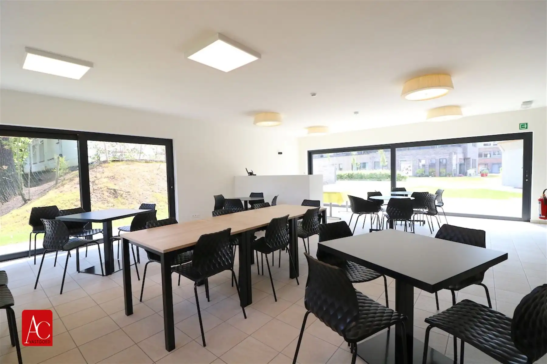 Serviceflat in recent complex met garage foto 15