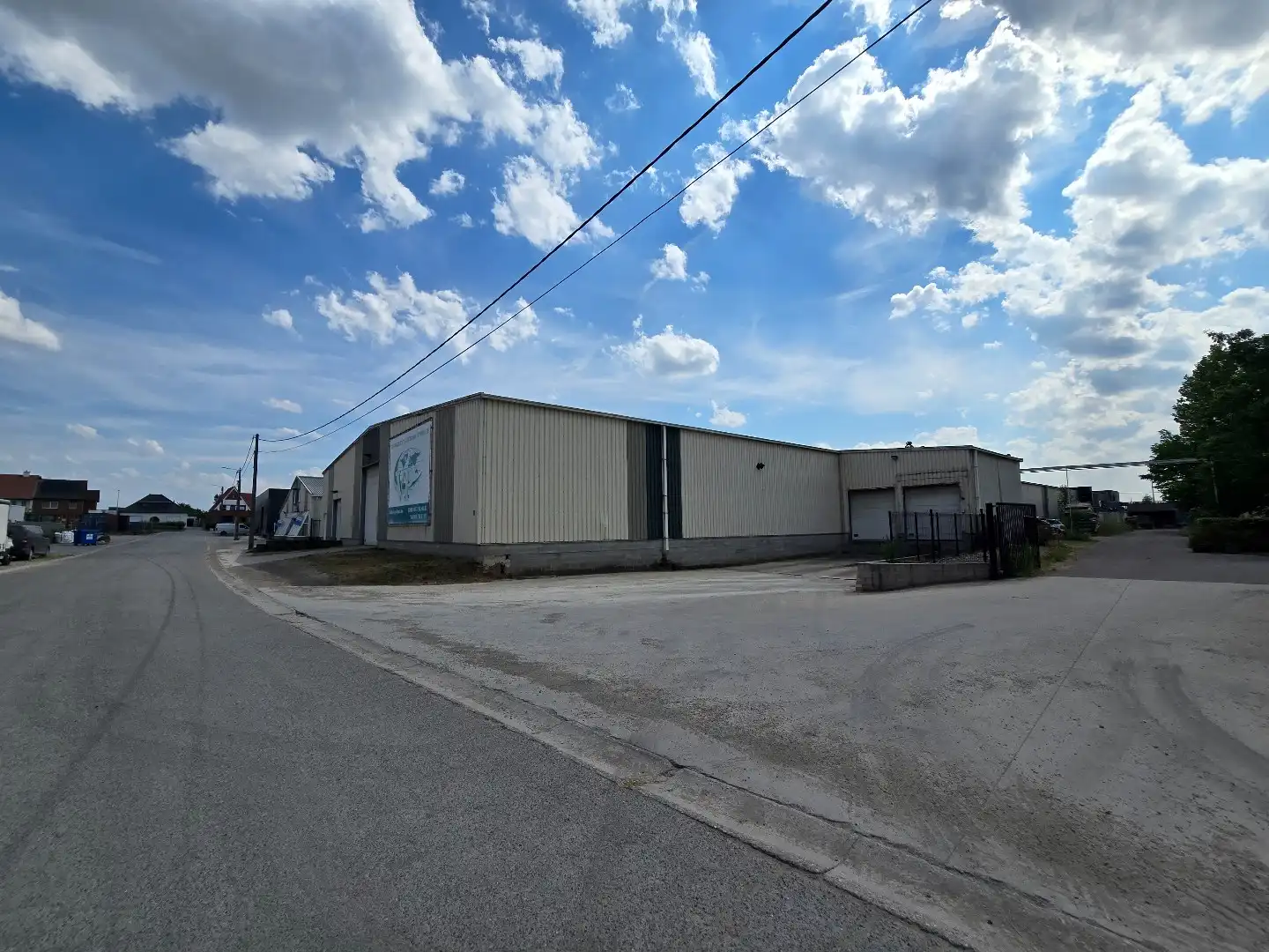 Ruime magazijn-/bedrijfsruimte van ca. 1.200 m² met 5 sectionaalpoorten en 3 laadkades op goed bereikbaar industrieterrein foto 38