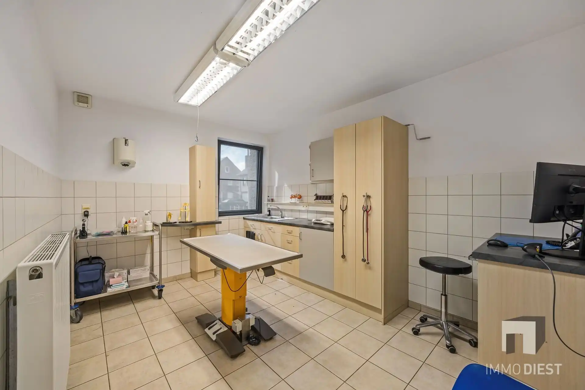 Bedrijfsgebouw én woning aan de stadsrand foto 25