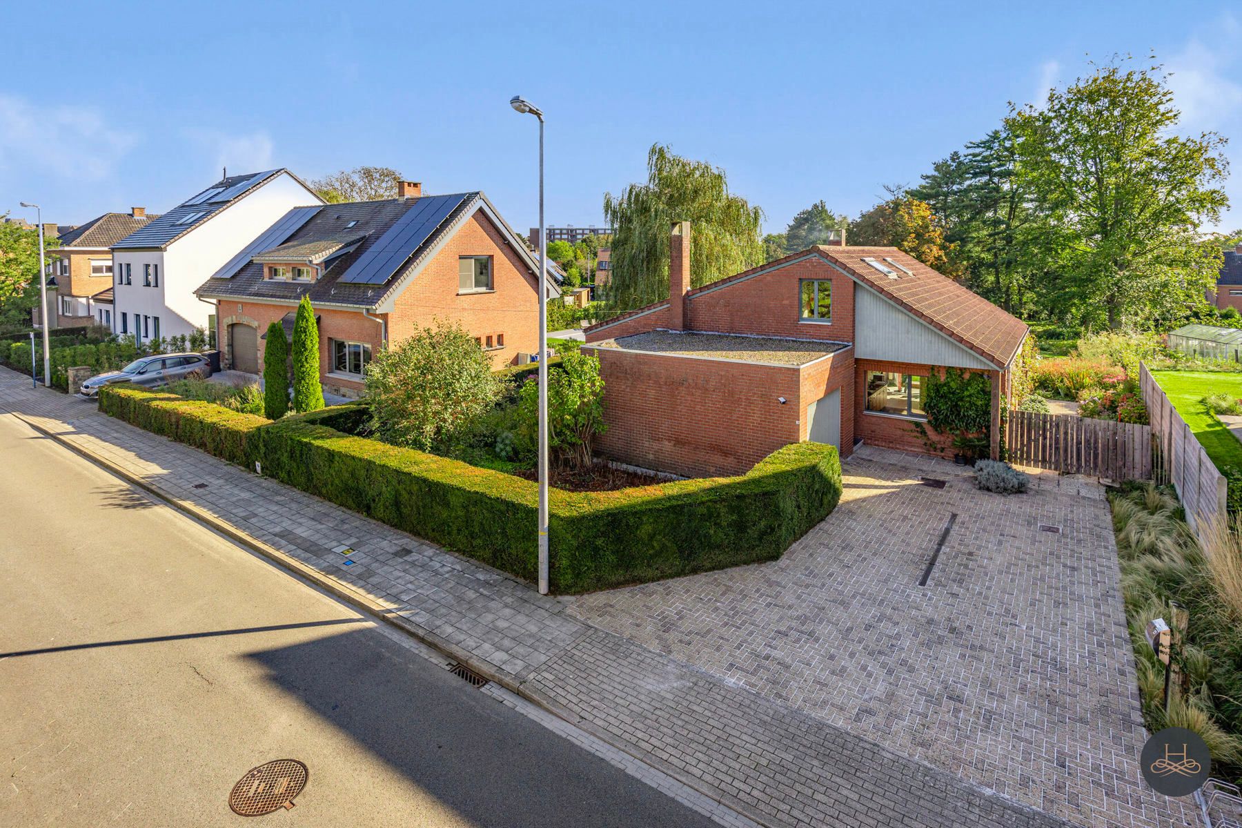 Lichtrijke gezinswoning met prachtige tuin op toplocatie foto 1