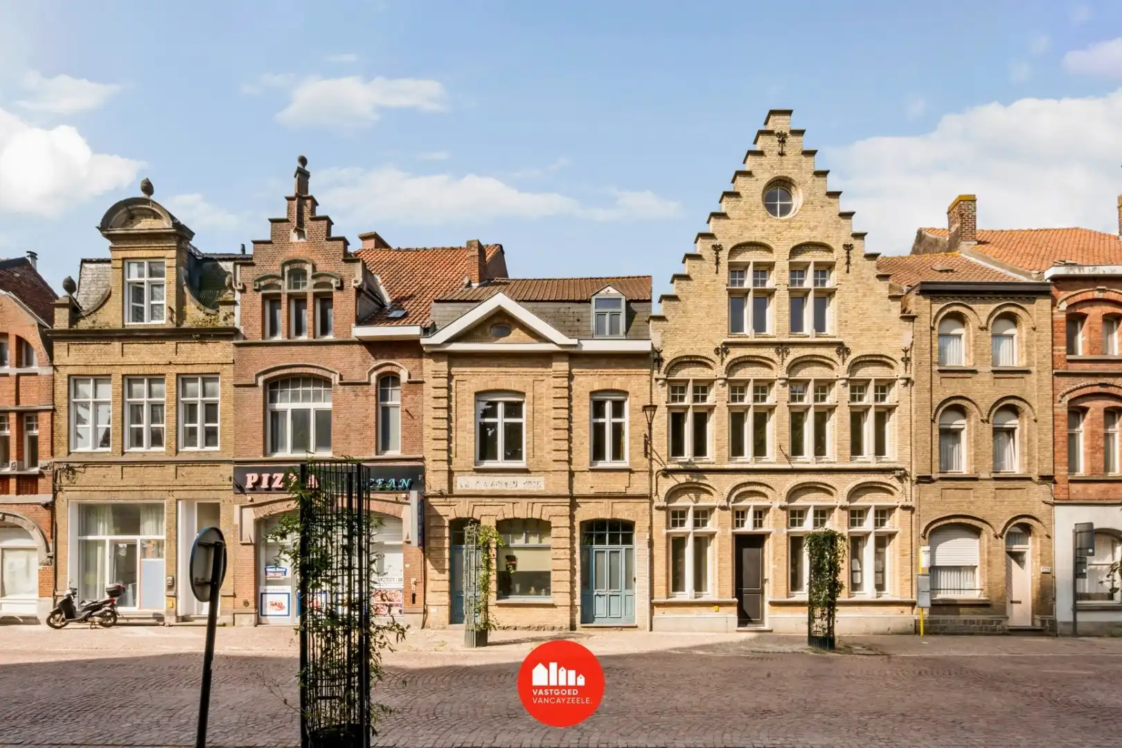 Hoofdfoto van de publicatie: Karaktervolle herenwoning met zonnige stadstuin en smalle, inpandige garage 