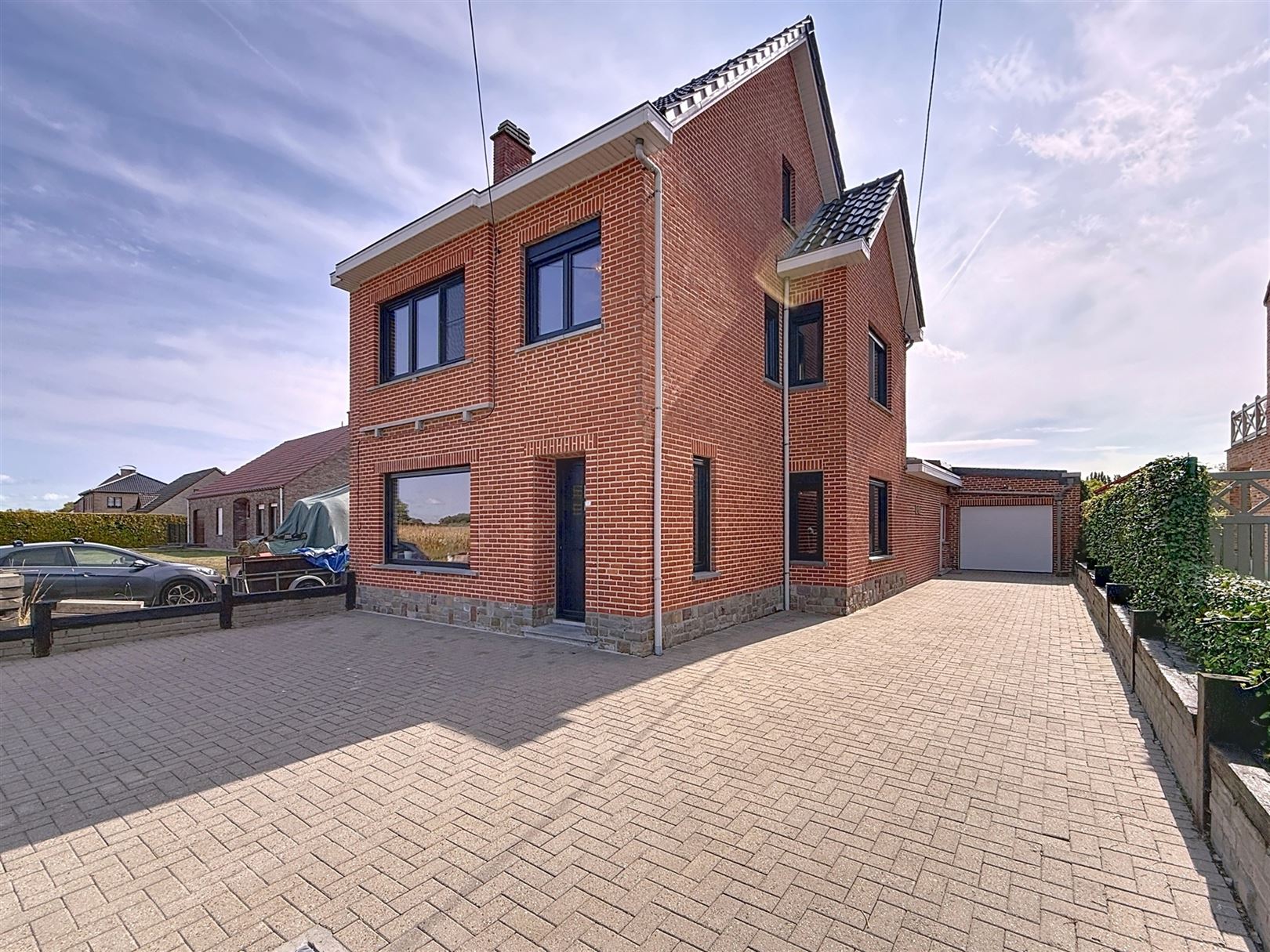 Ruime instapklare HOB, 4 slpks, garages, tuin, 16a 73ca foto 2